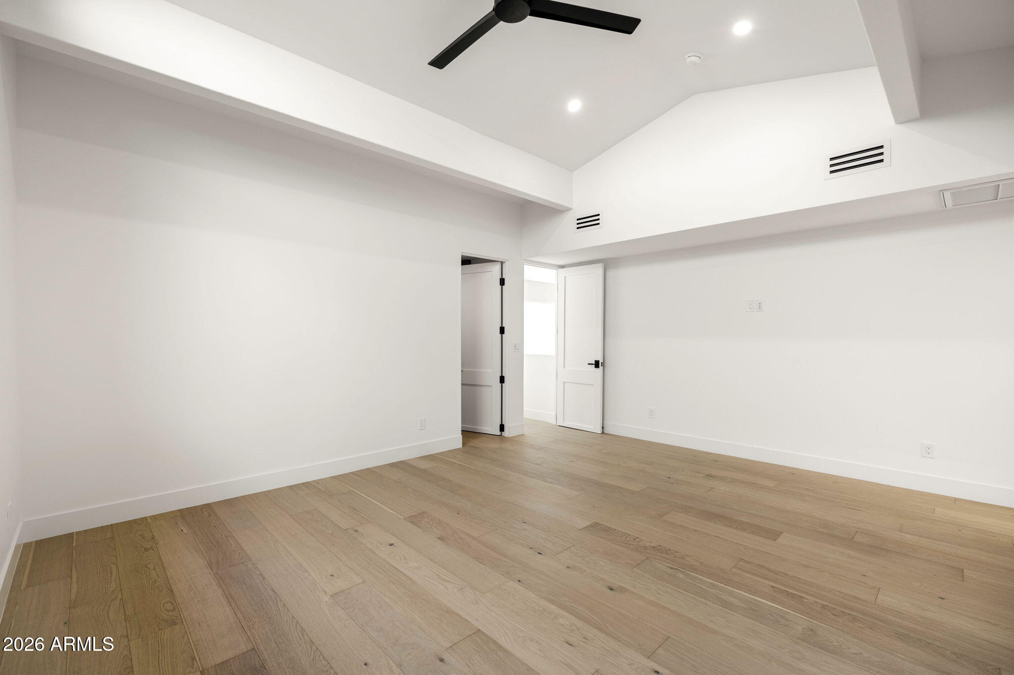 LINCOLN HILLS - Residential