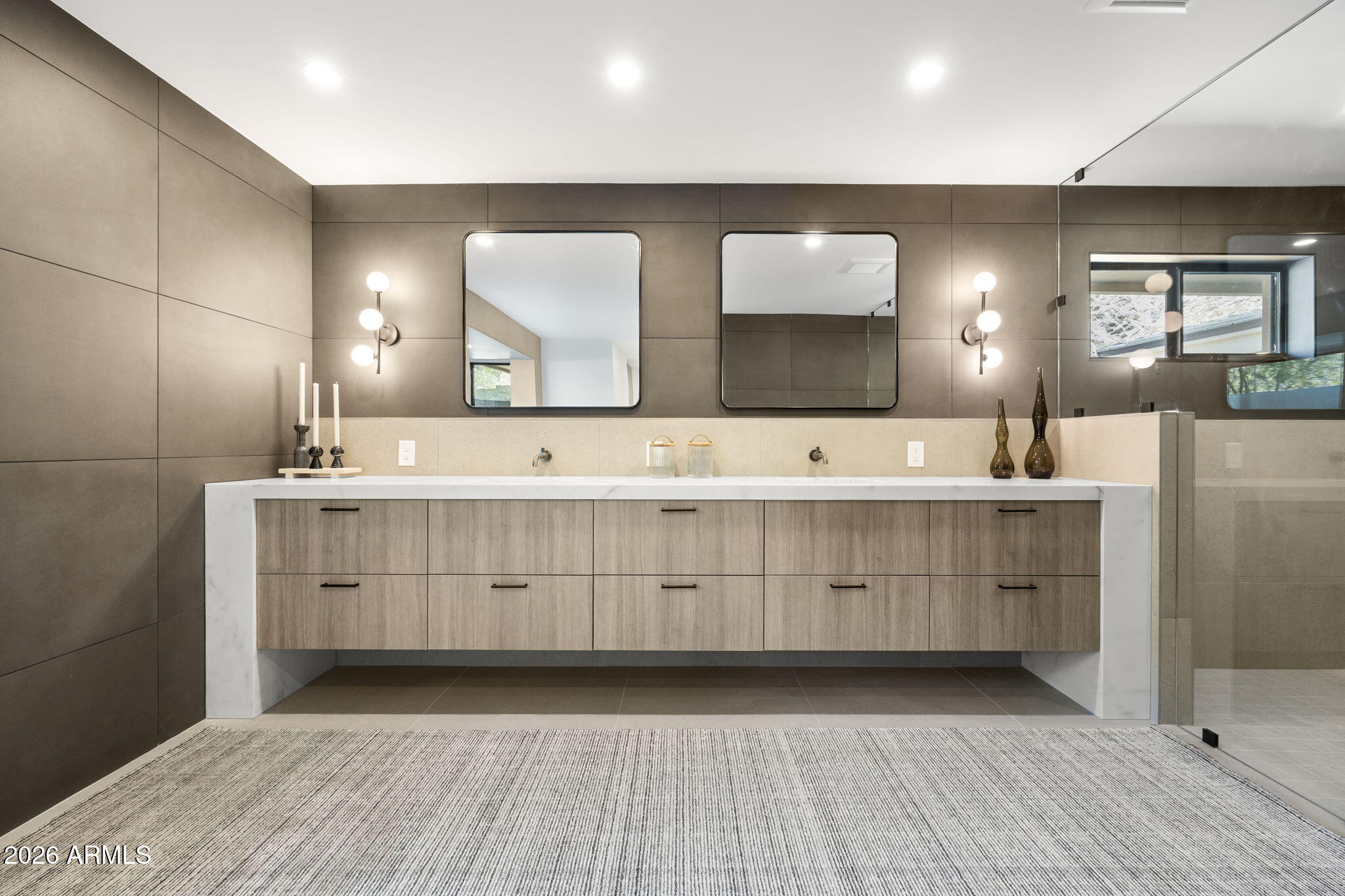 LINCOLN HILLS - Residential