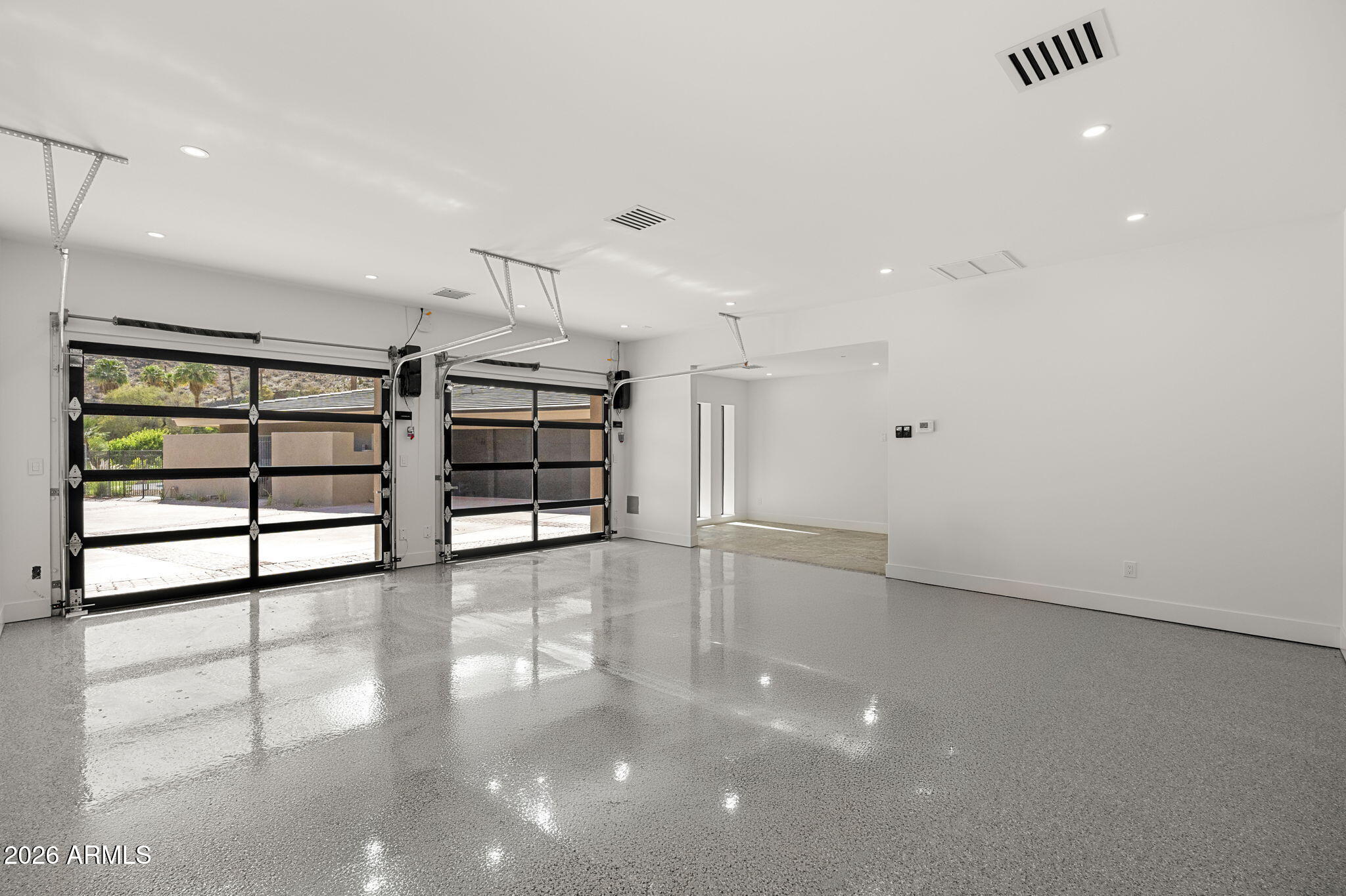 LINCOLN HILLS - Residential