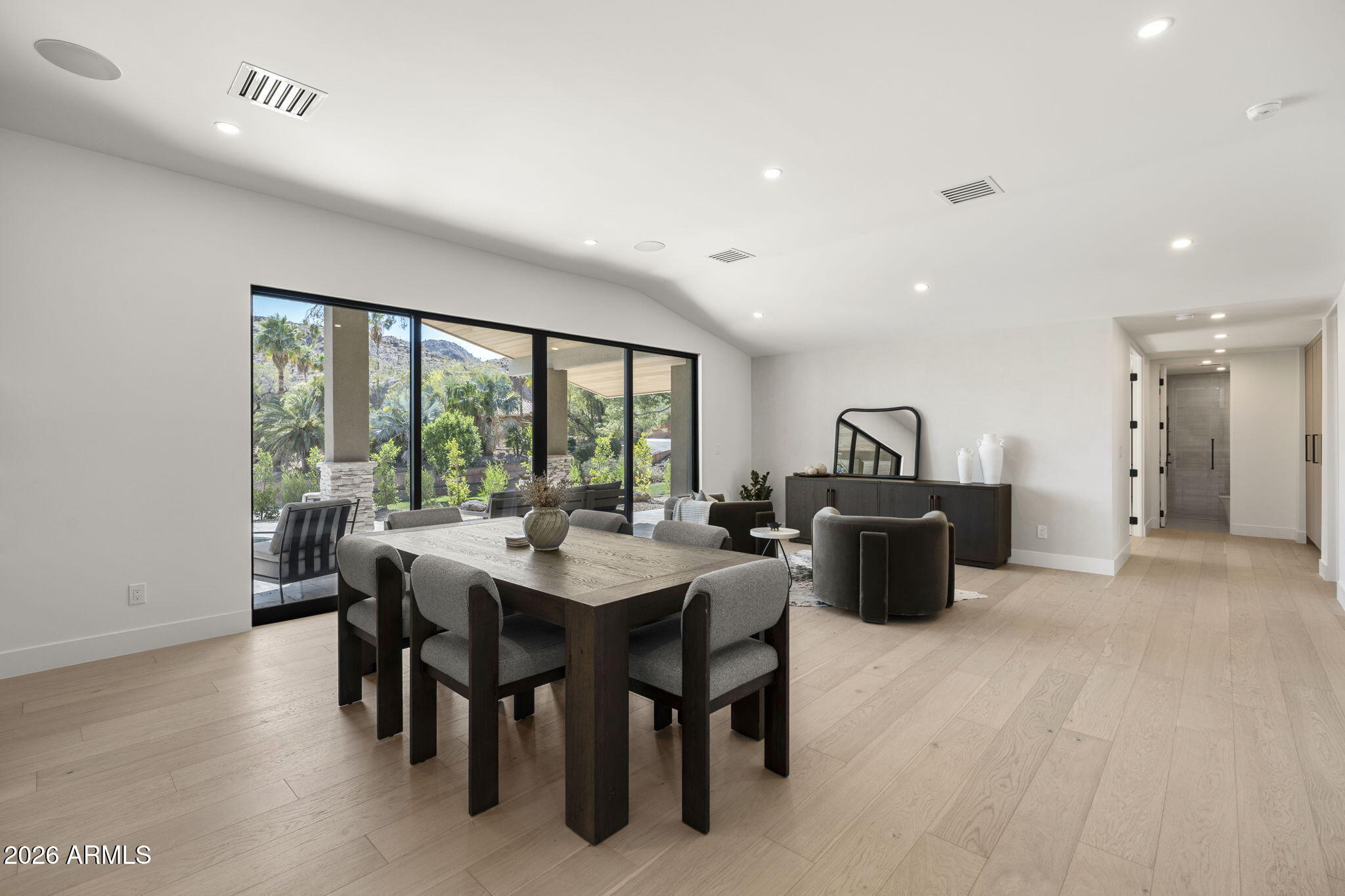 LINCOLN HILLS - Residential