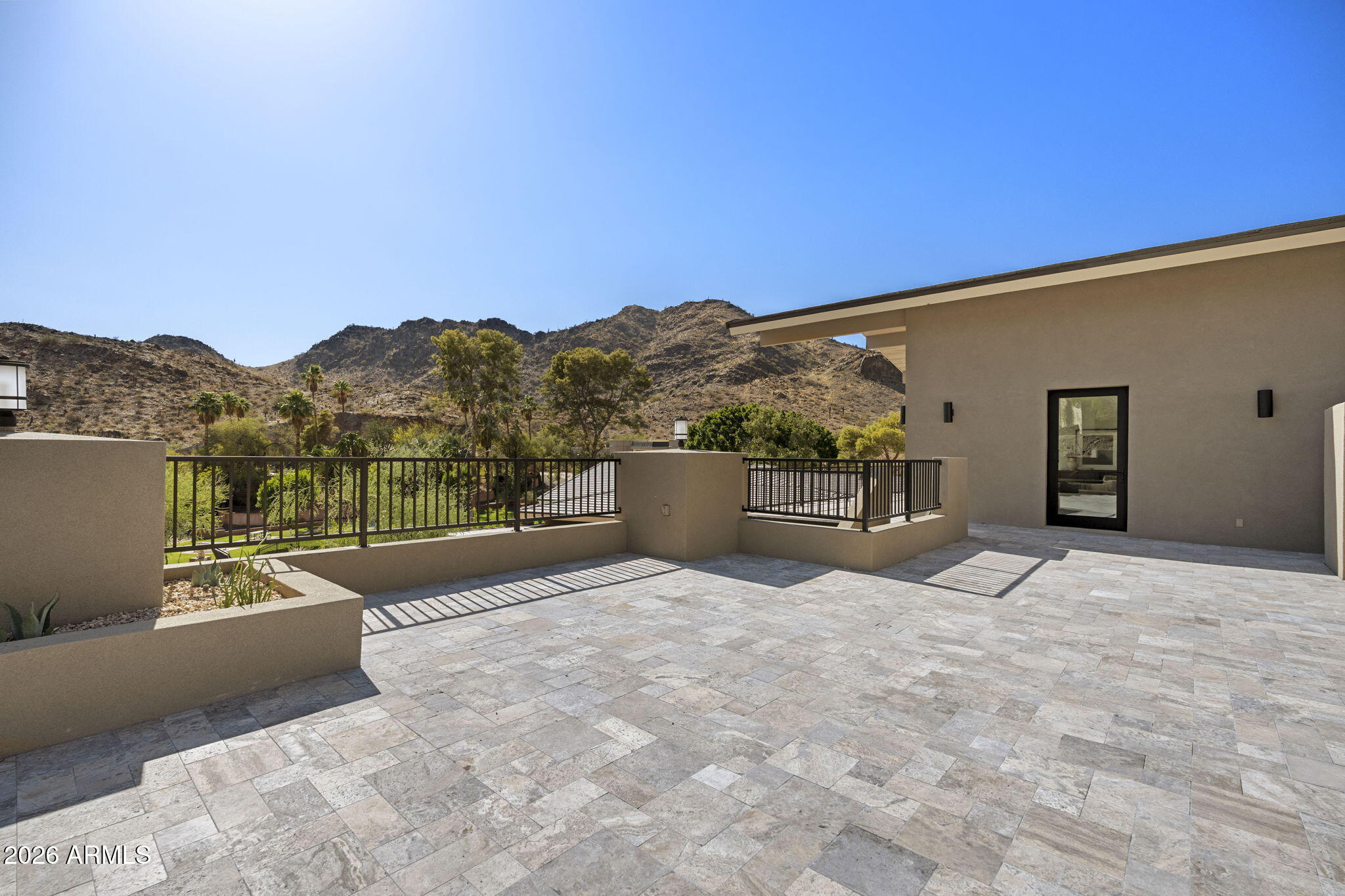 LINCOLN HILLS - Residential