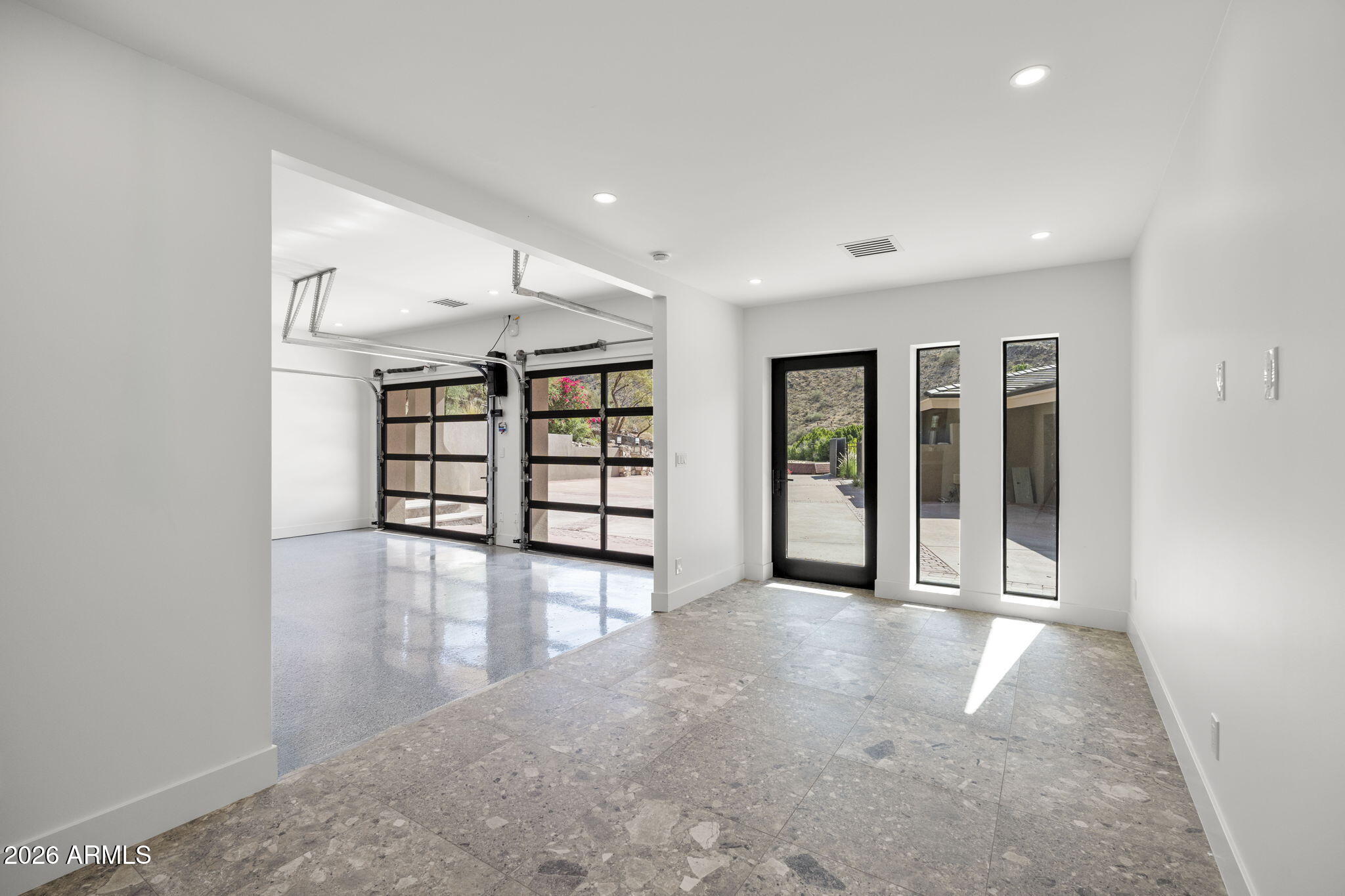 LINCOLN HILLS - Residential
