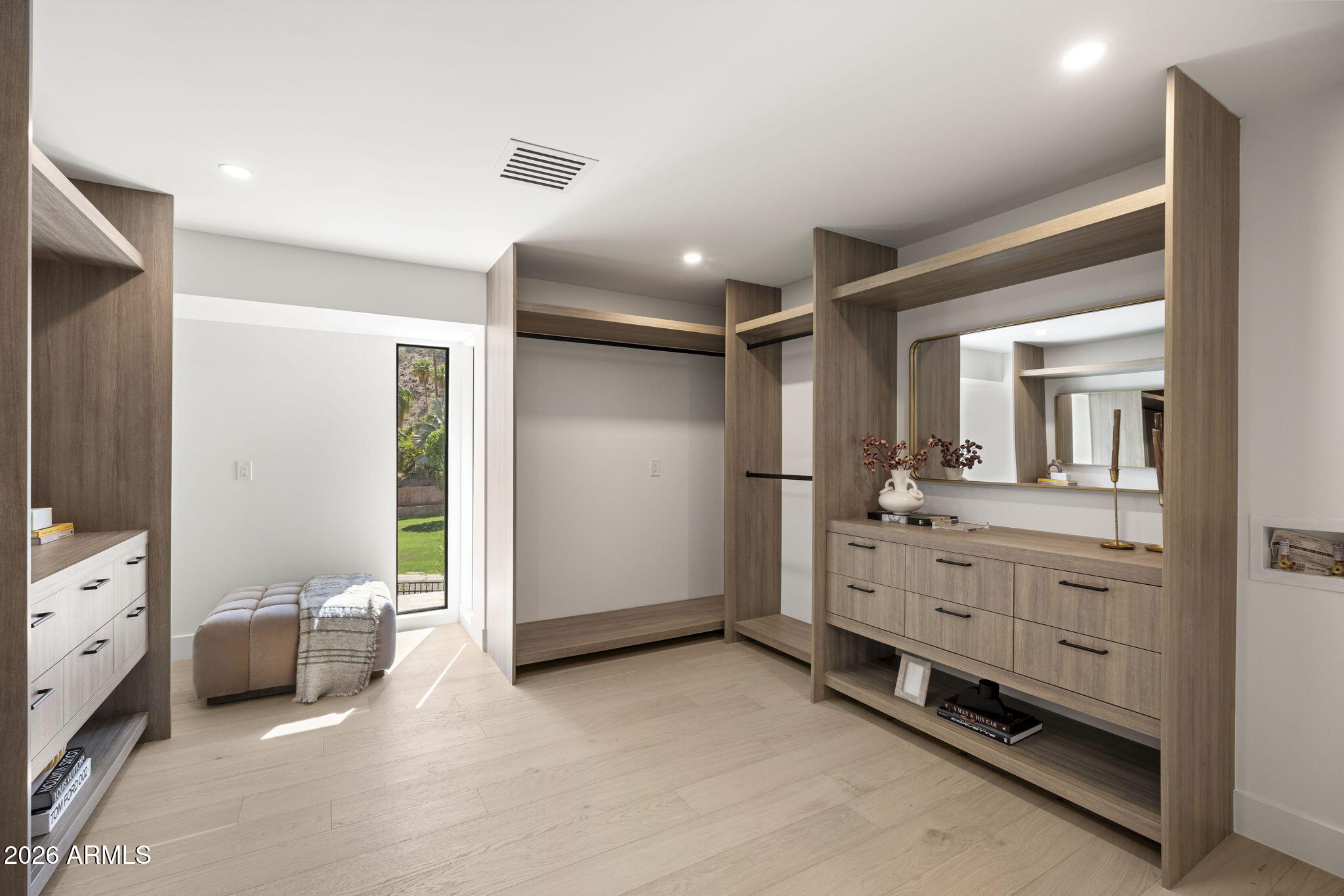 LINCOLN HILLS - Residential