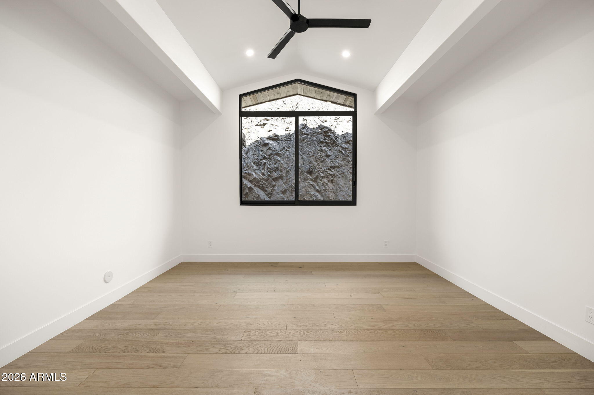 LINCOLN HILLS - Residential