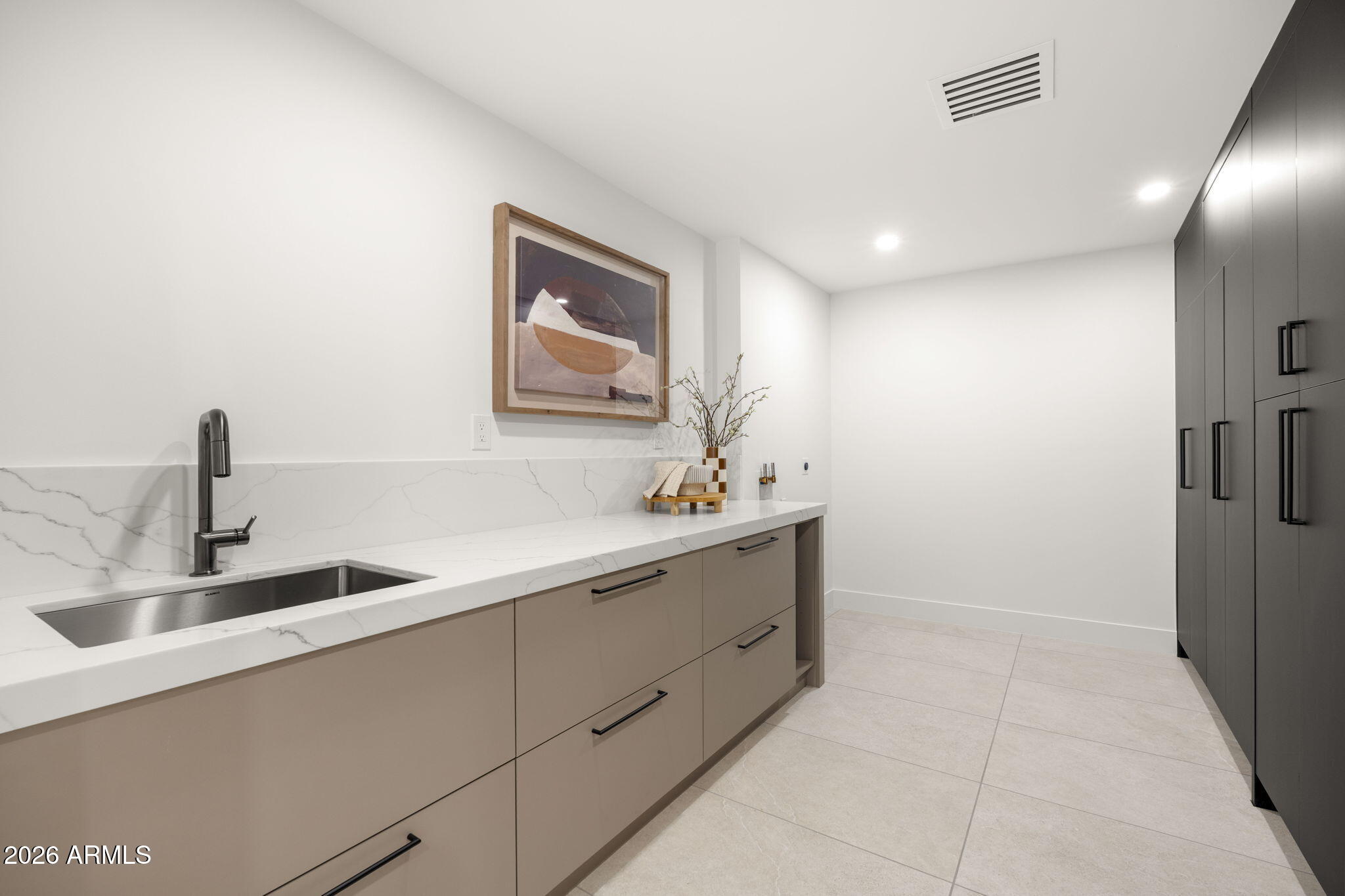 LINCOLN HILLS - Residential