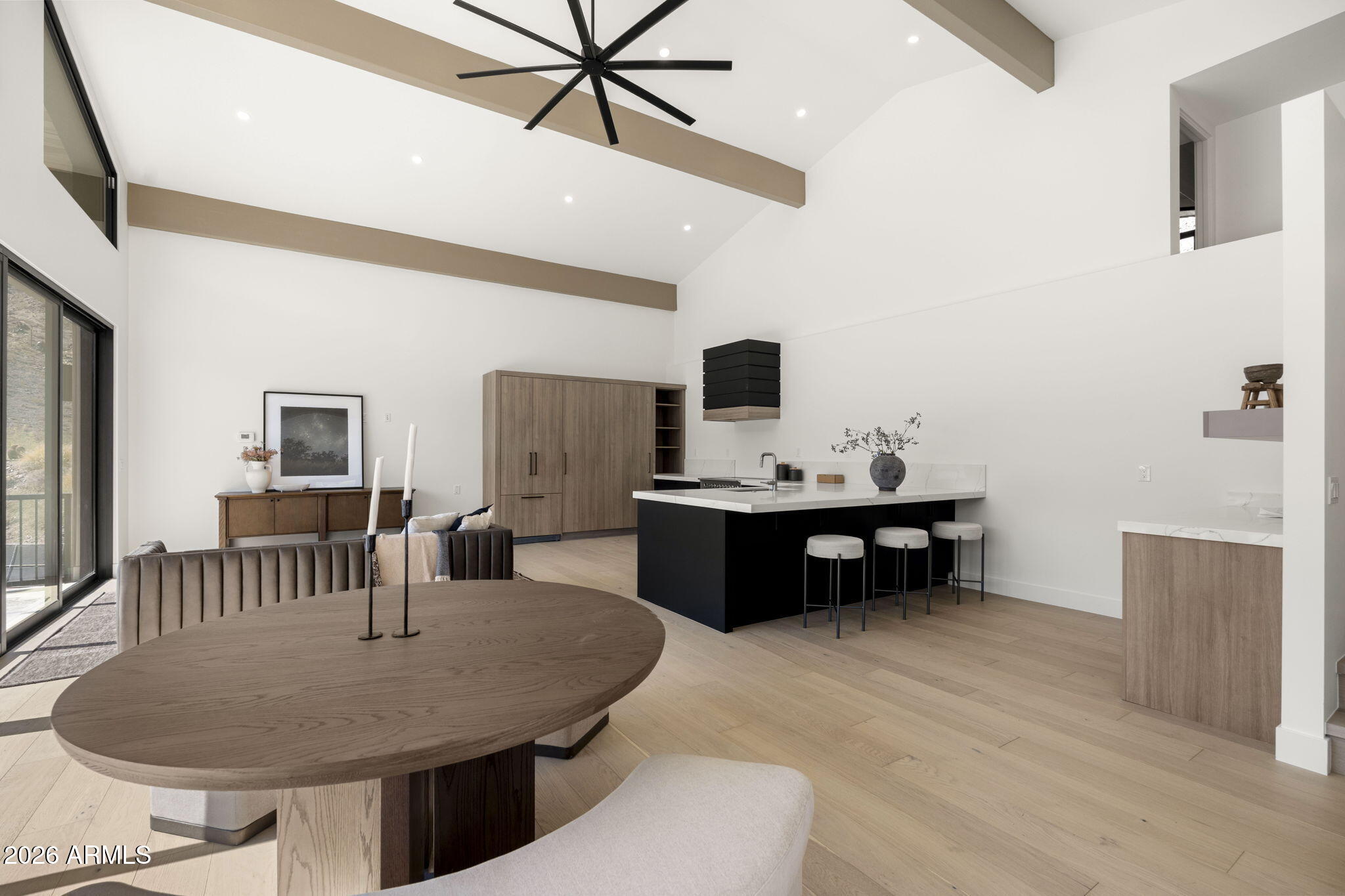 LINCOLN HILLS - Residential