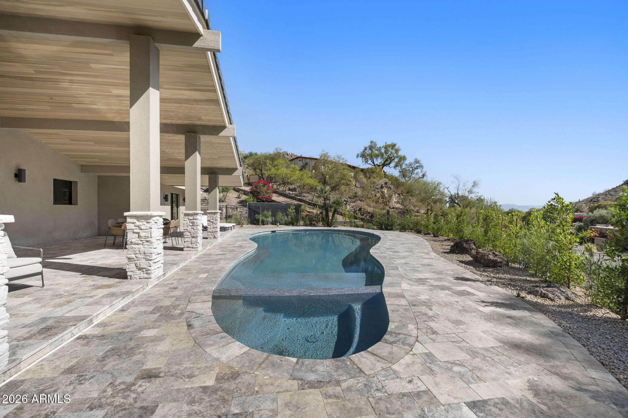 LINCOLN HILLS - Residential