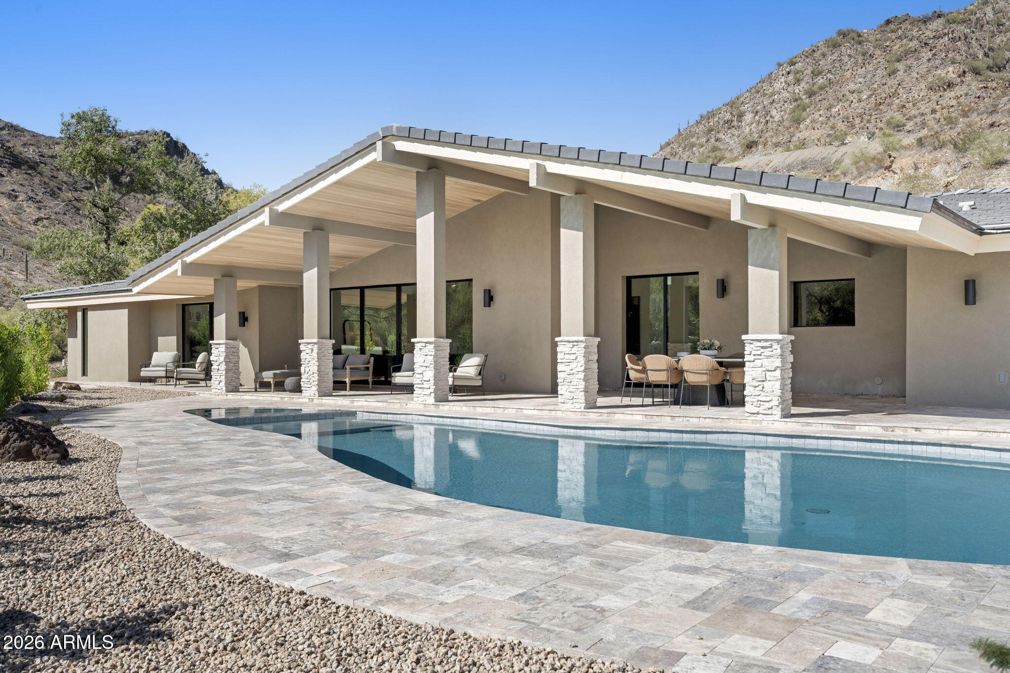 LINCOLN HILLS - Residential