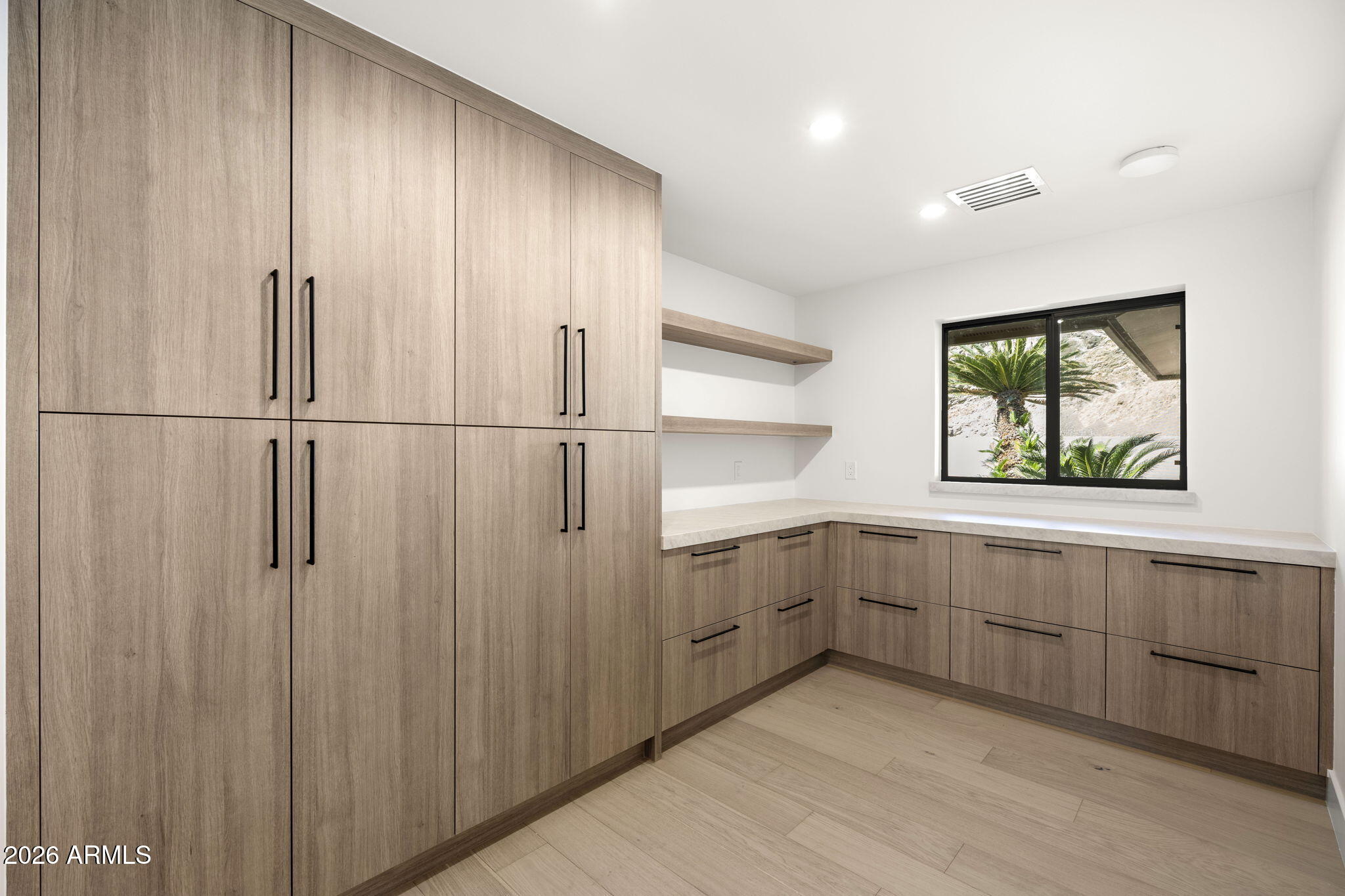 LINCOLN HILLS - Residential