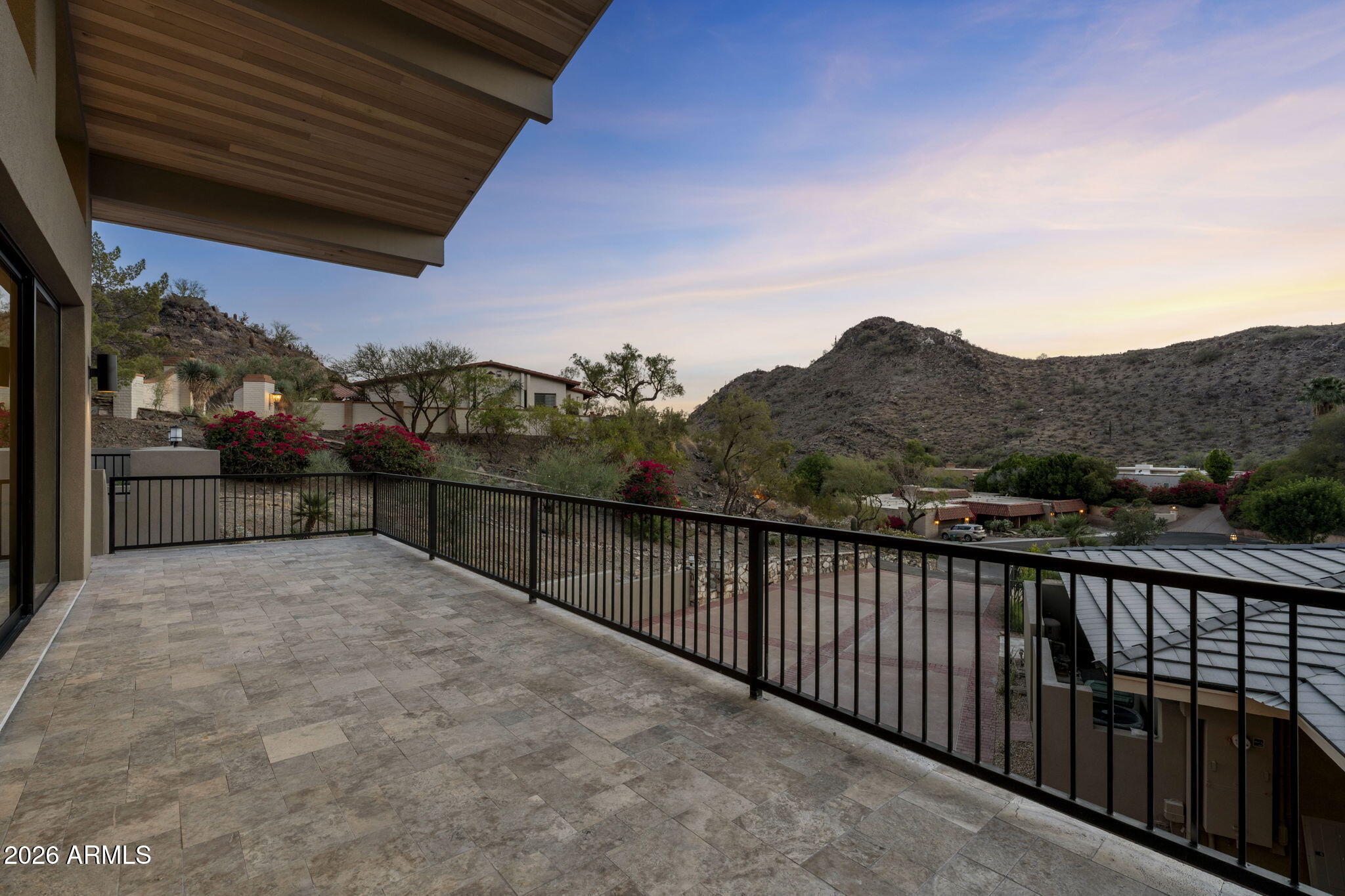 LINCOLN HILLS - Residential