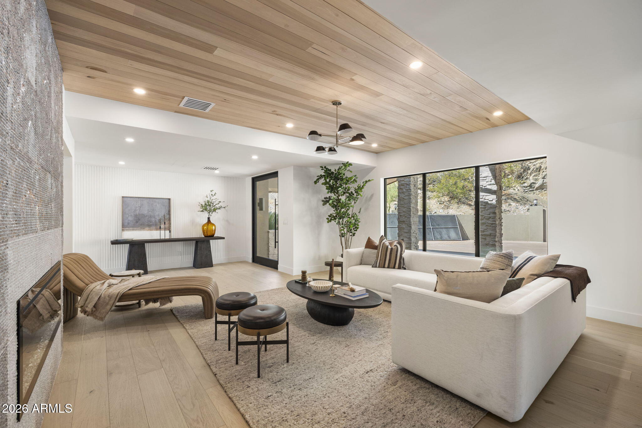 LINCOLN HILLS - Residential