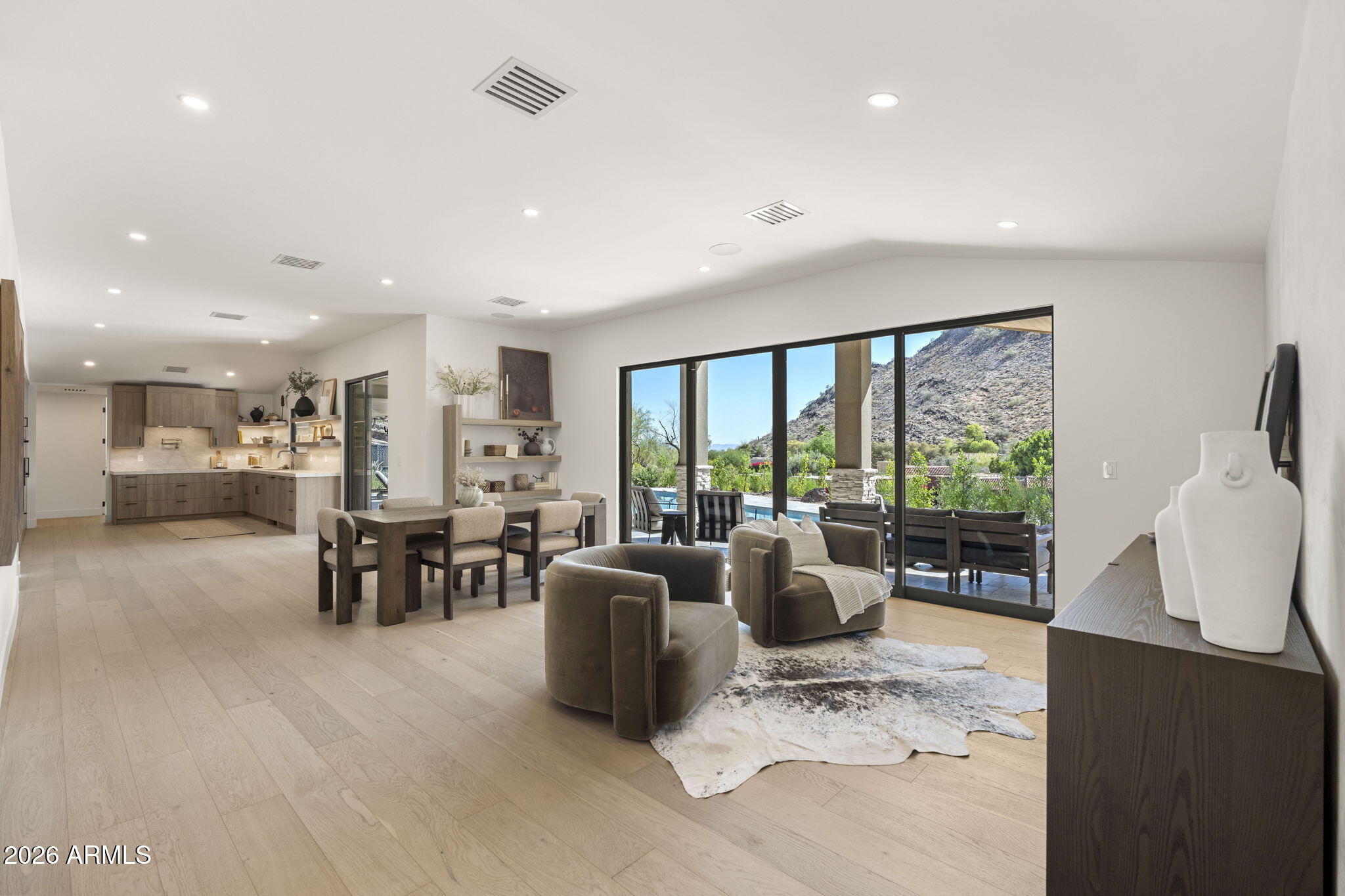 LINCOLN HILLS - Residential