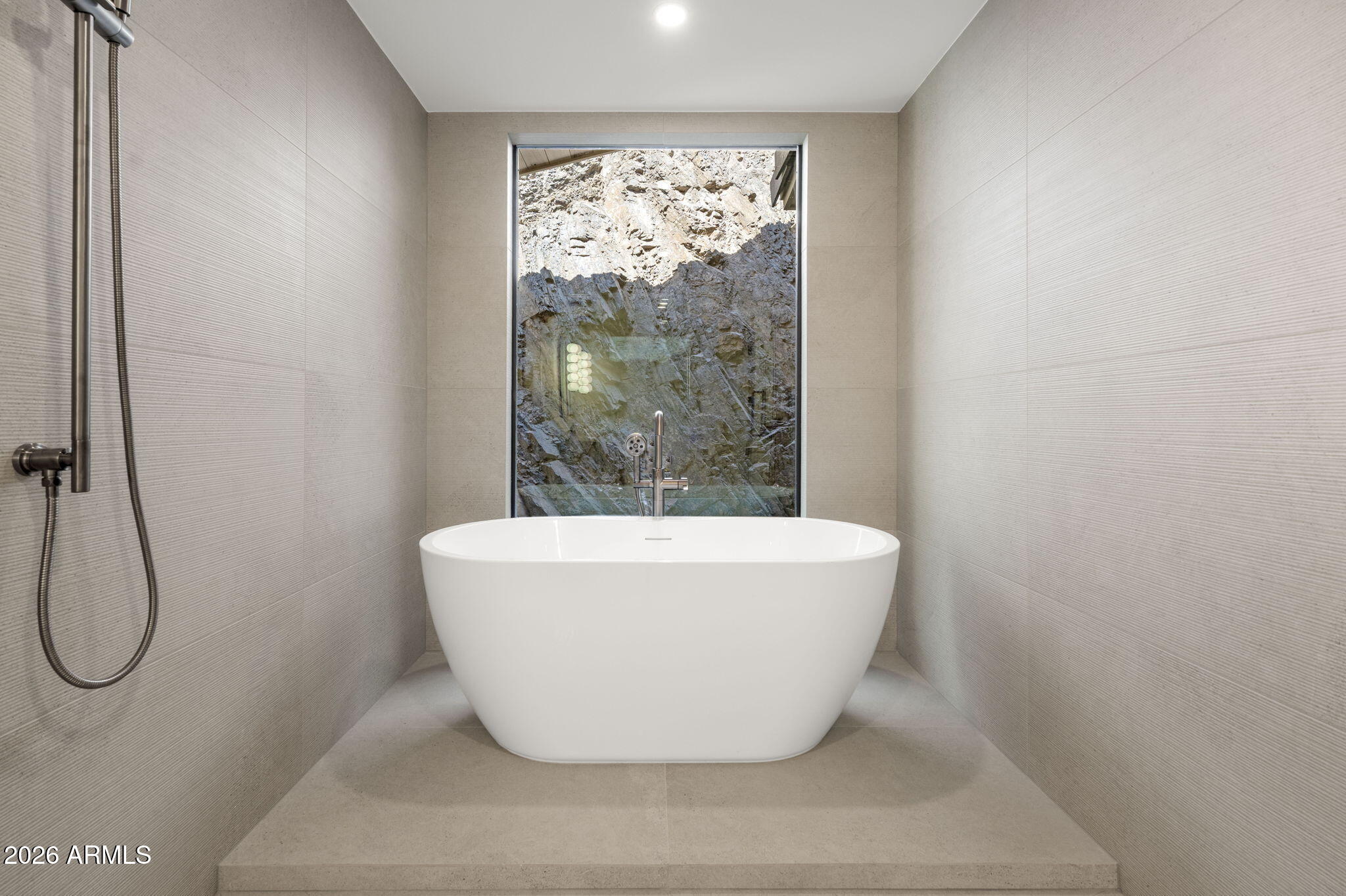 LINCOLN HILLS - Residential