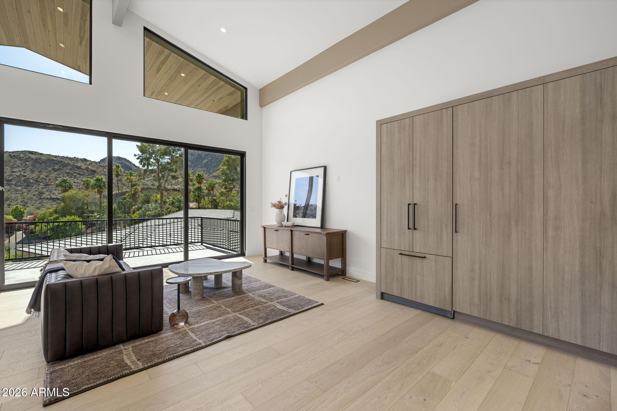 LINCOLN HILLS - Residential