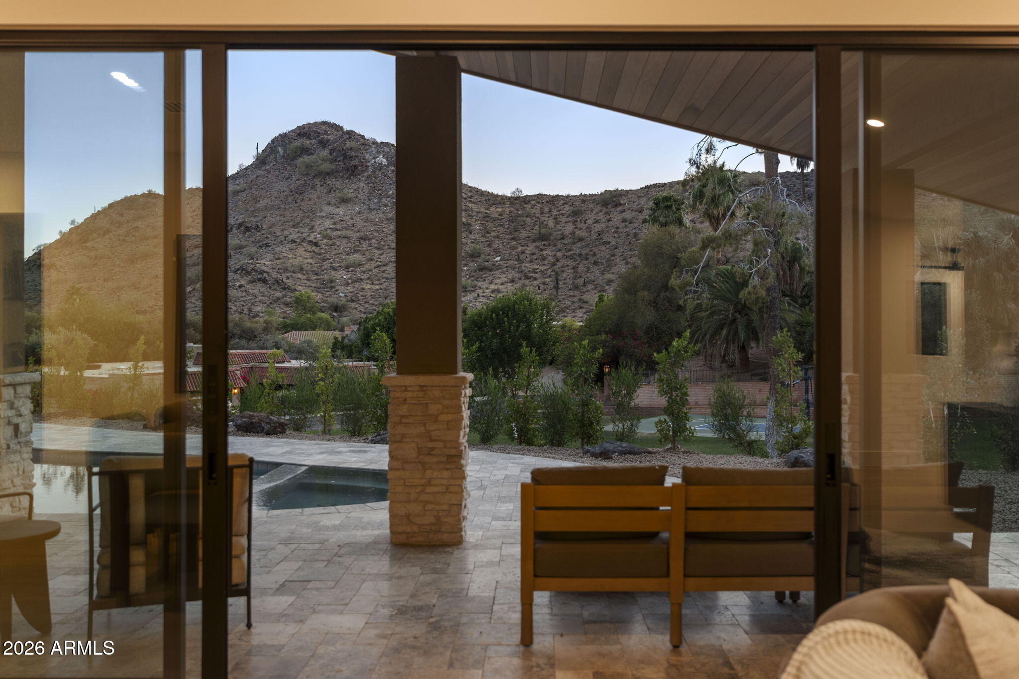 LINCOLN HILLS - Residential