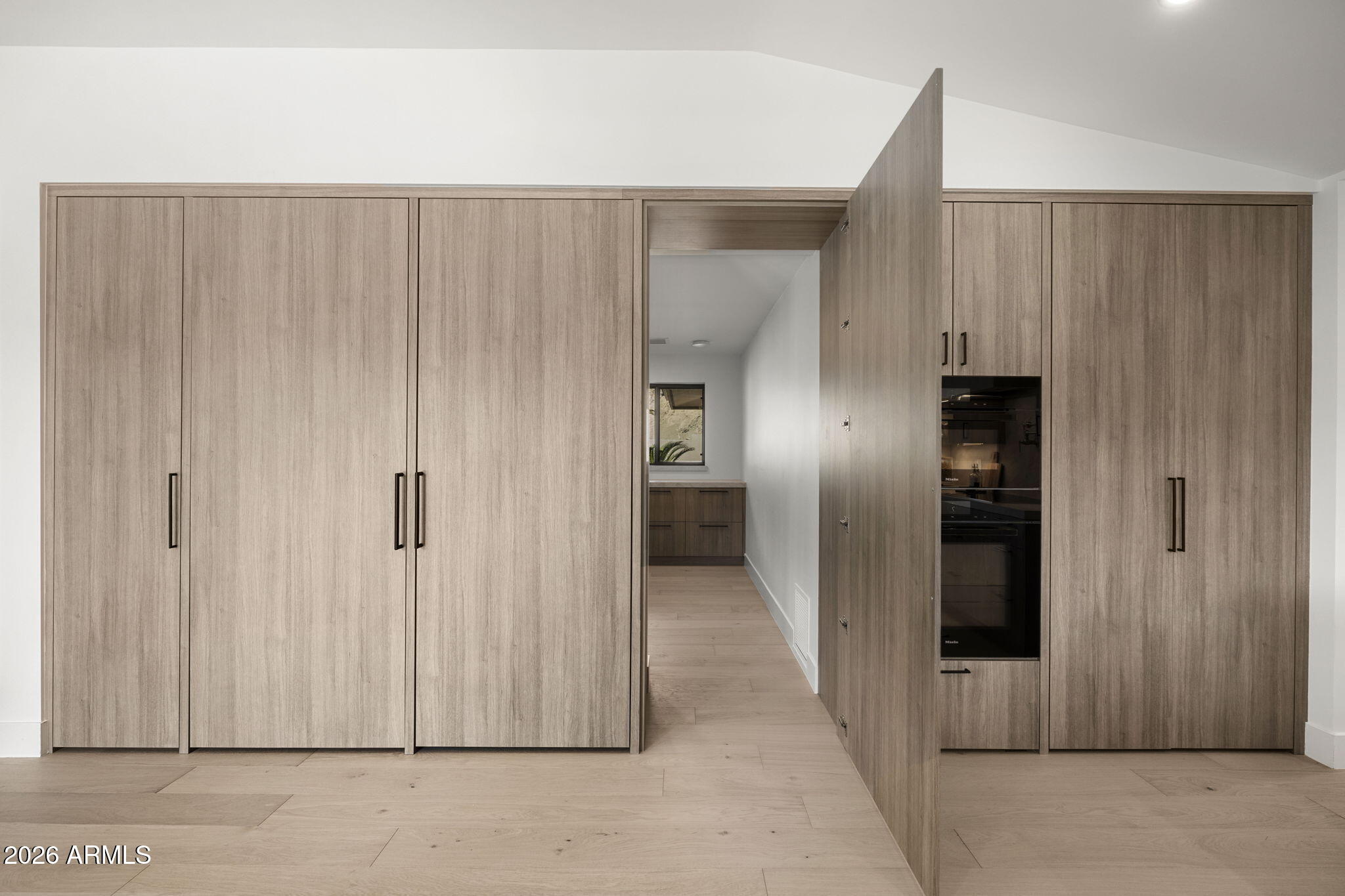 LINCOLN HILLS - Residential