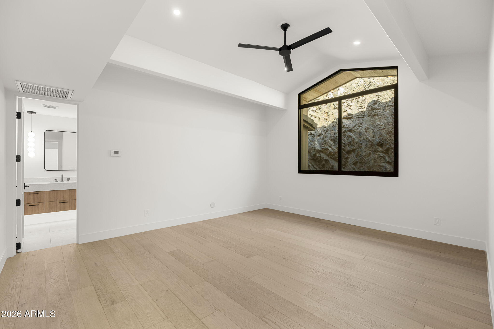 LINCOLN HILLS - Residential