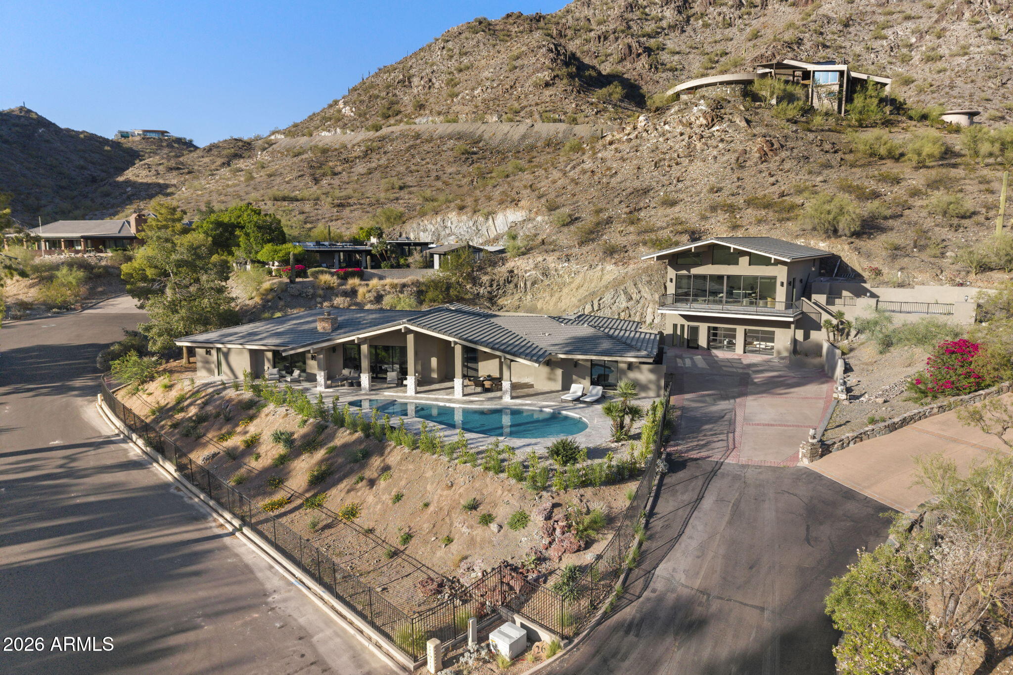 LINCOLN HILLS - Residential