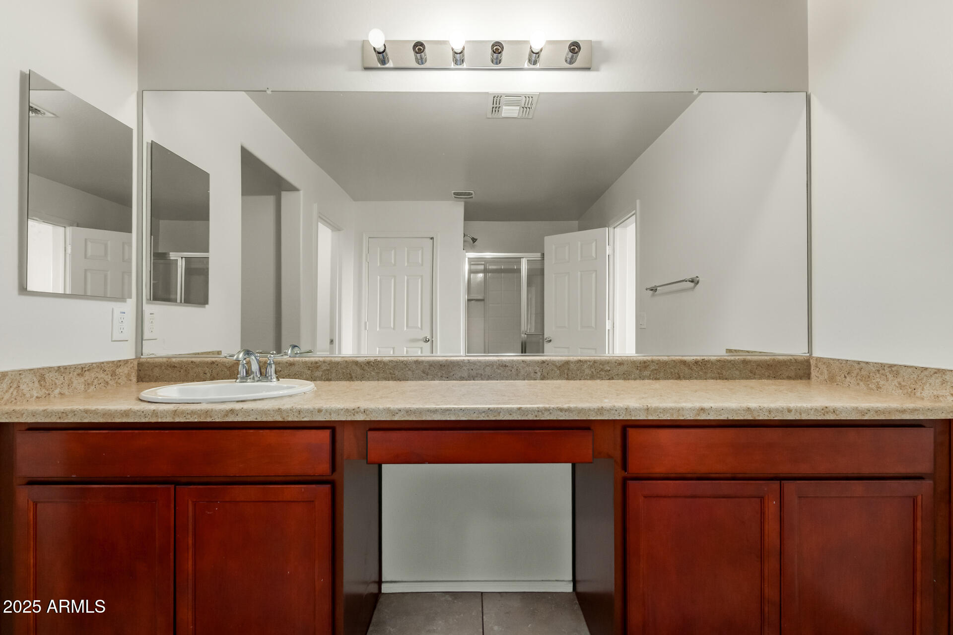 GRAND VILLAGE - Residential