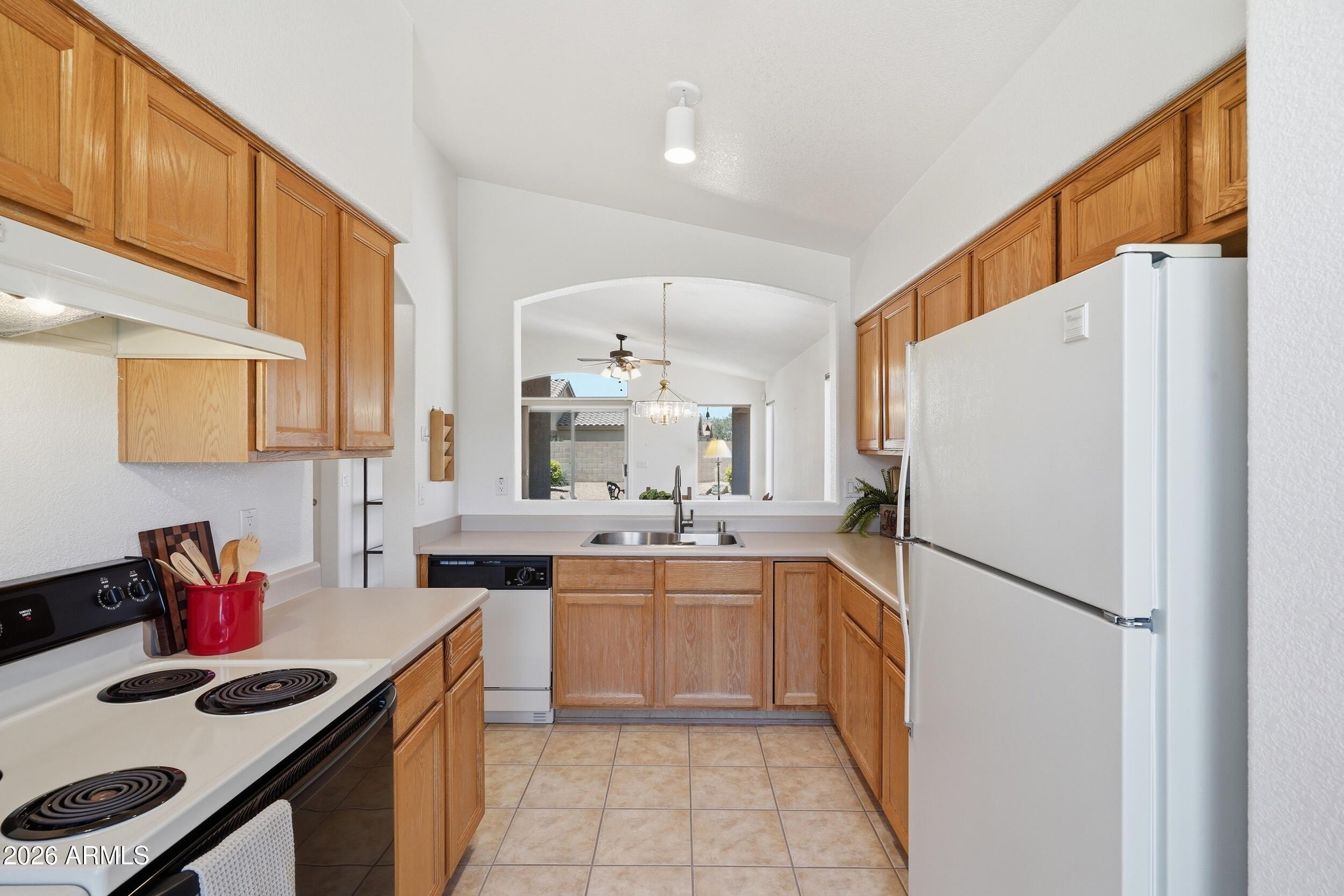LAS BRISAS POINTE - Residential