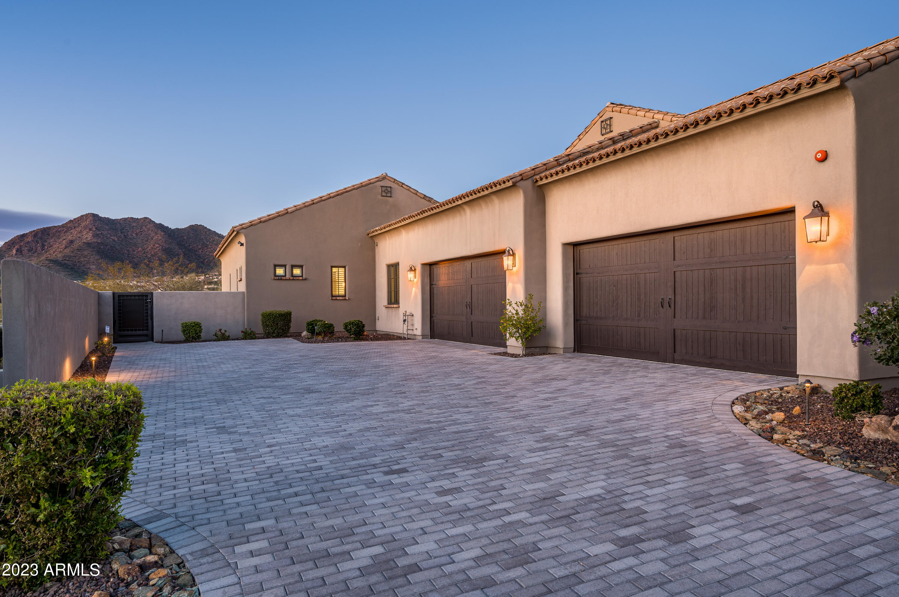 SIERRA HILLS - Residential