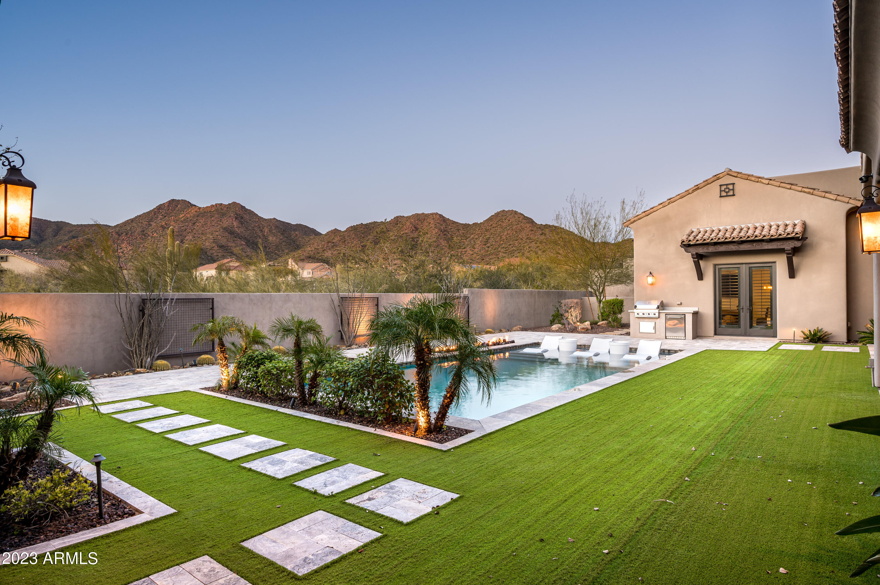 SIERRA HILLS - Residential