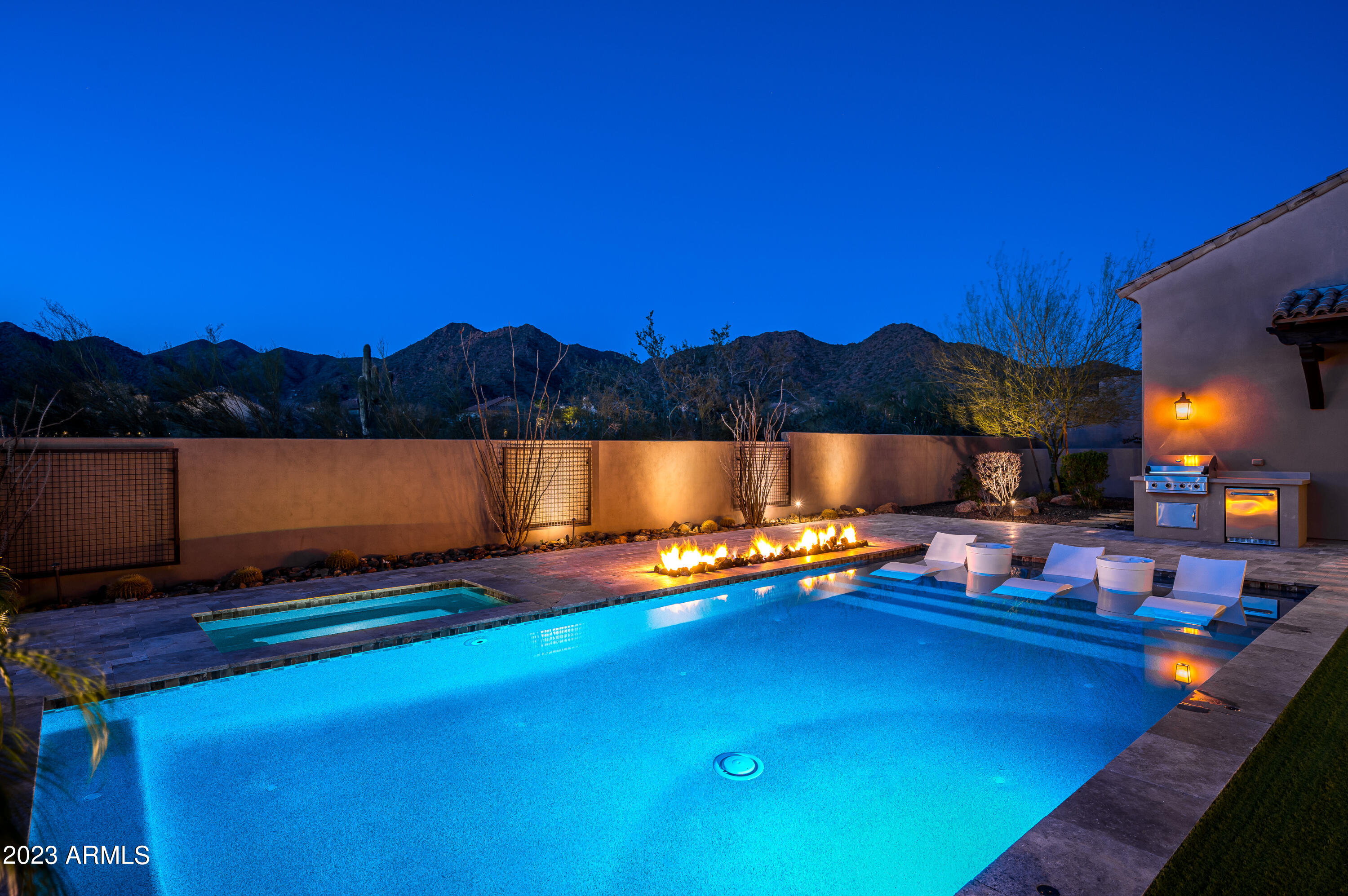 SIERRA HILLS - Residential