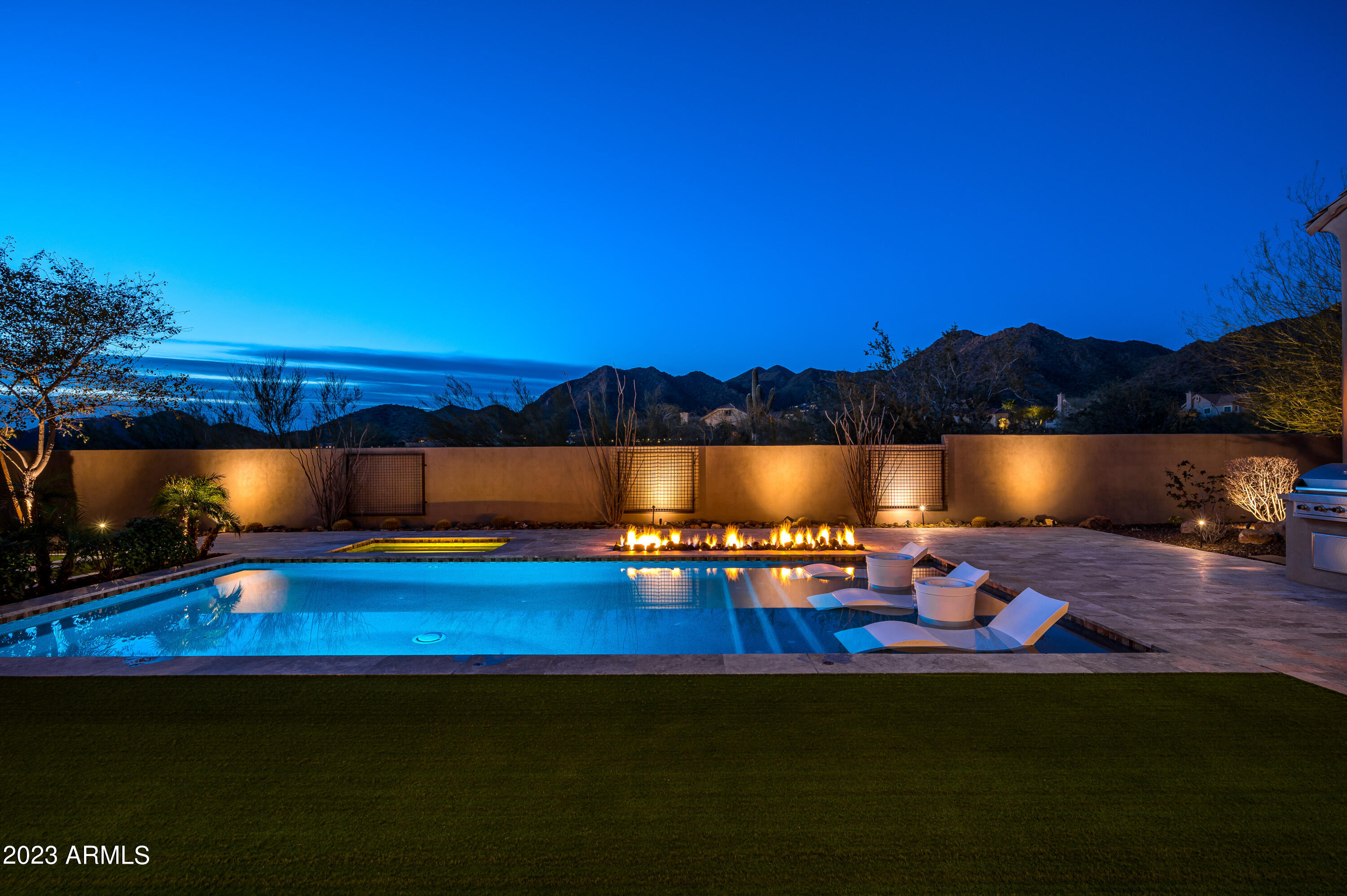 SIERRA HILLS - Residential
