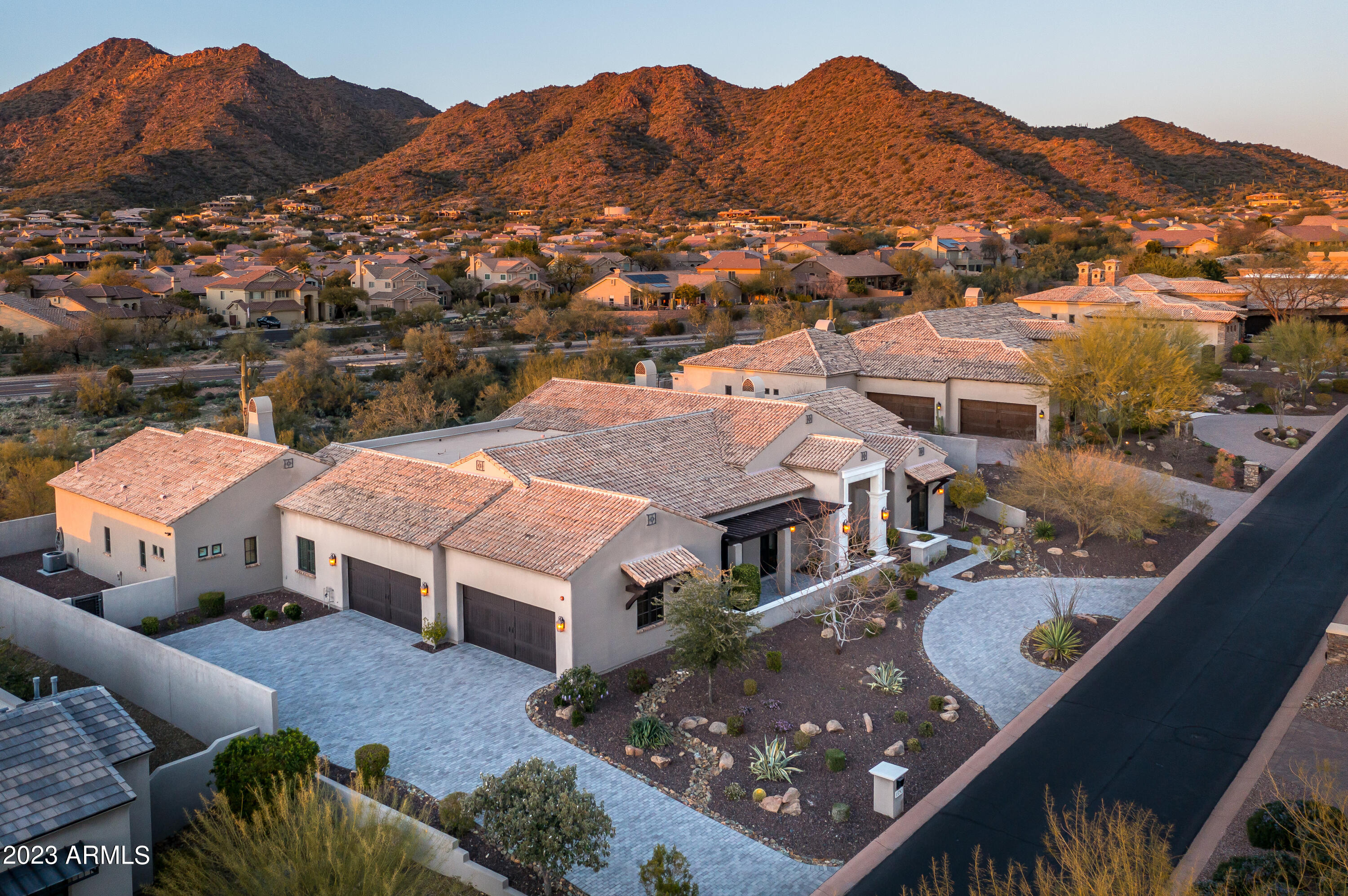 SIERRA HILLS - Residential