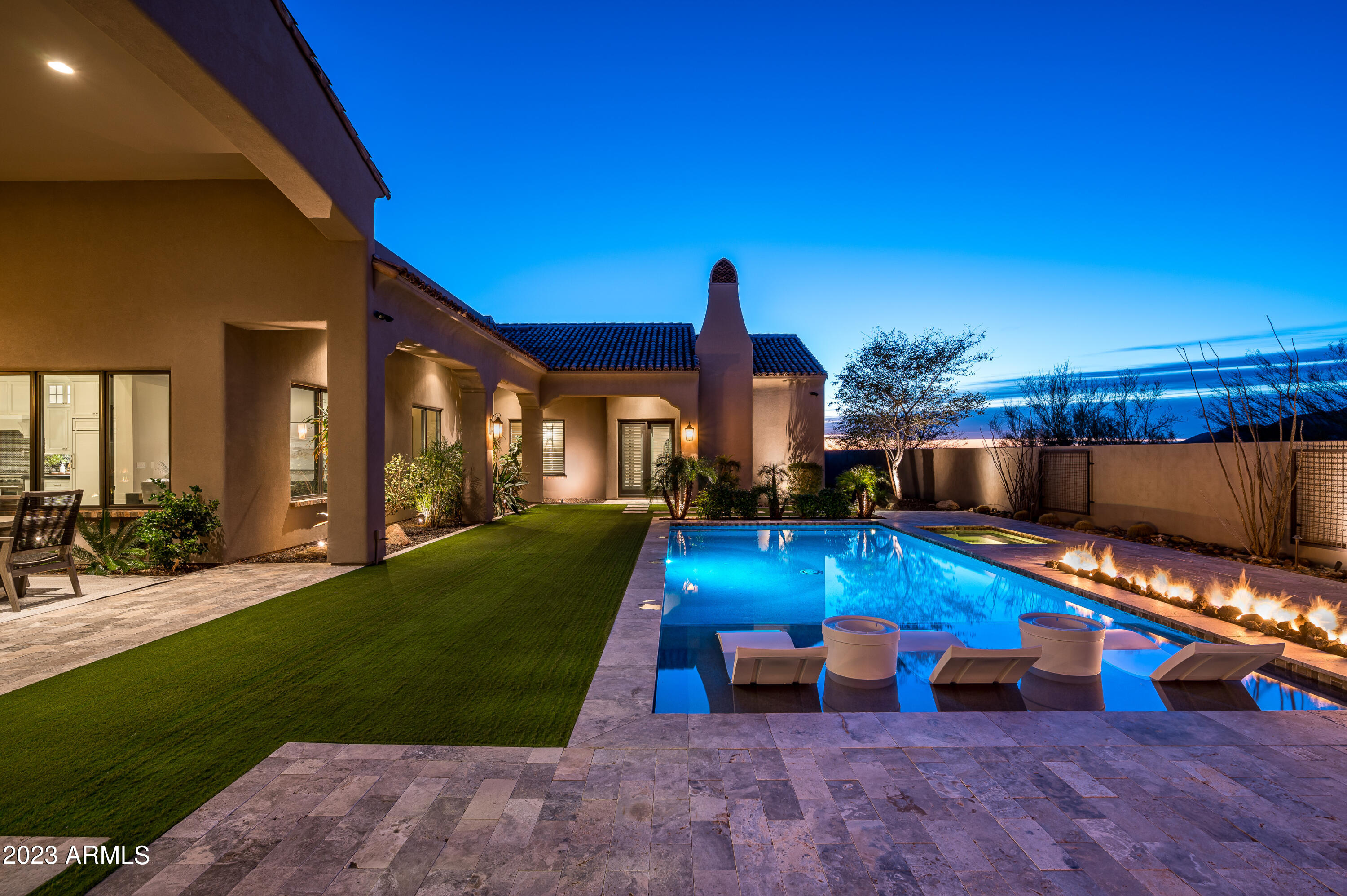 SIERRA HILLS - Residential