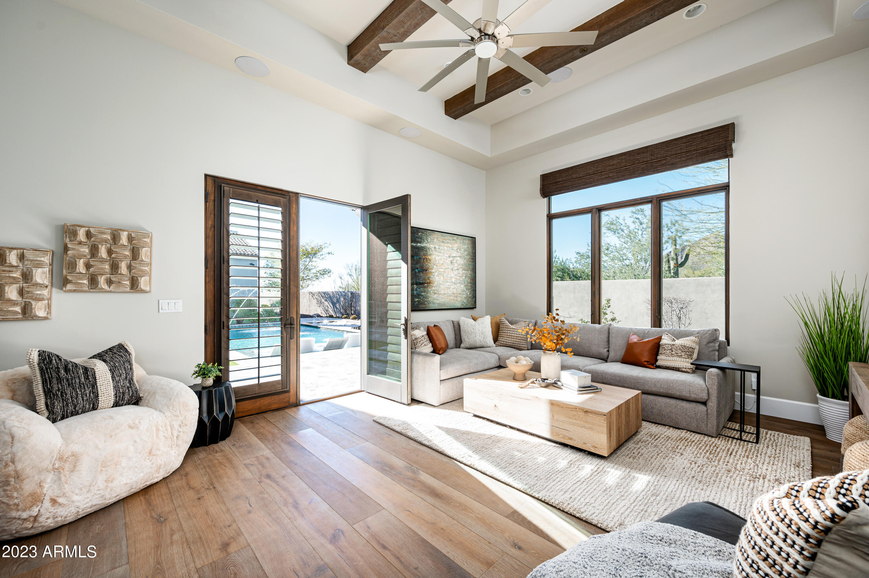 SIERRA HILLS - Residential
