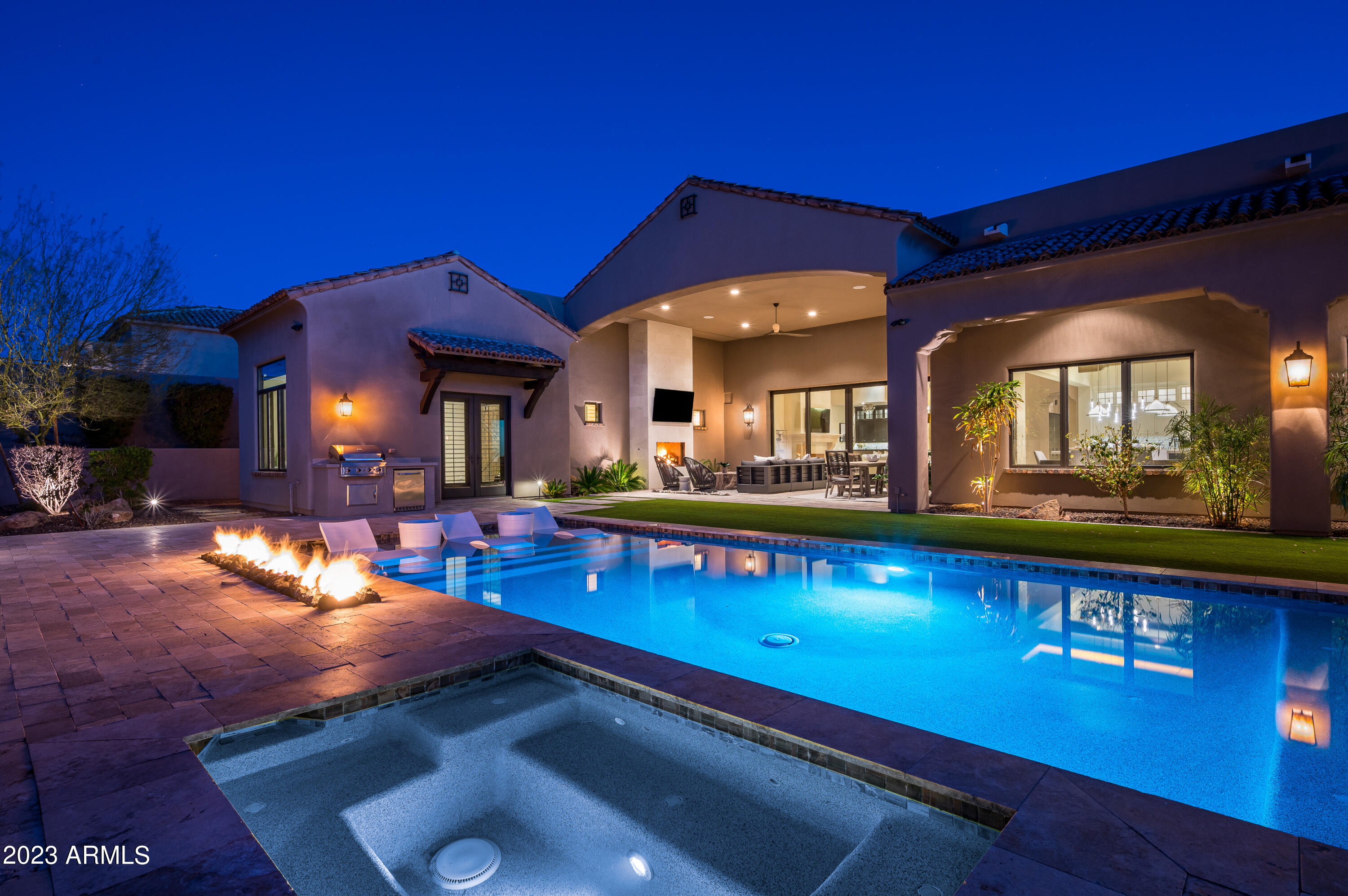 SIERRA HILLS - Residential