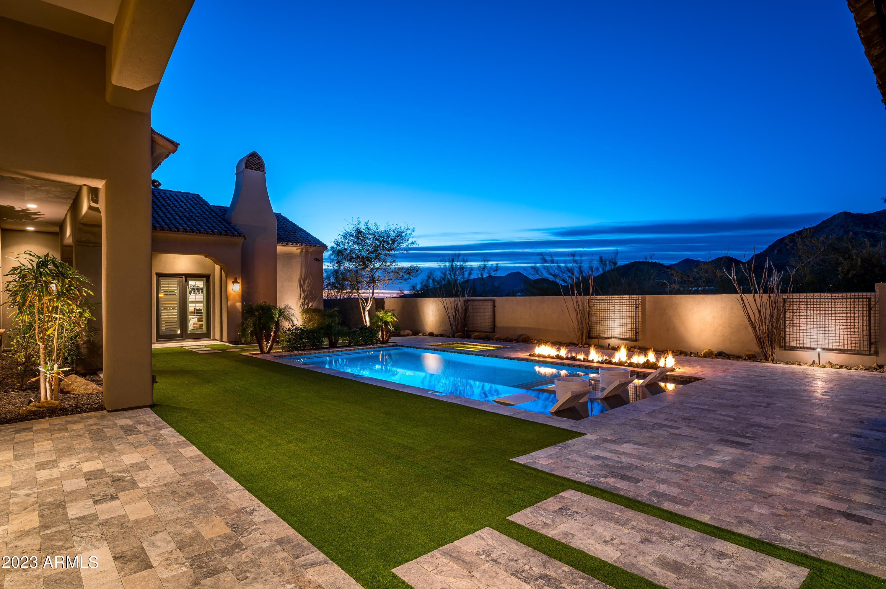 SIERRA HILLS - Residential