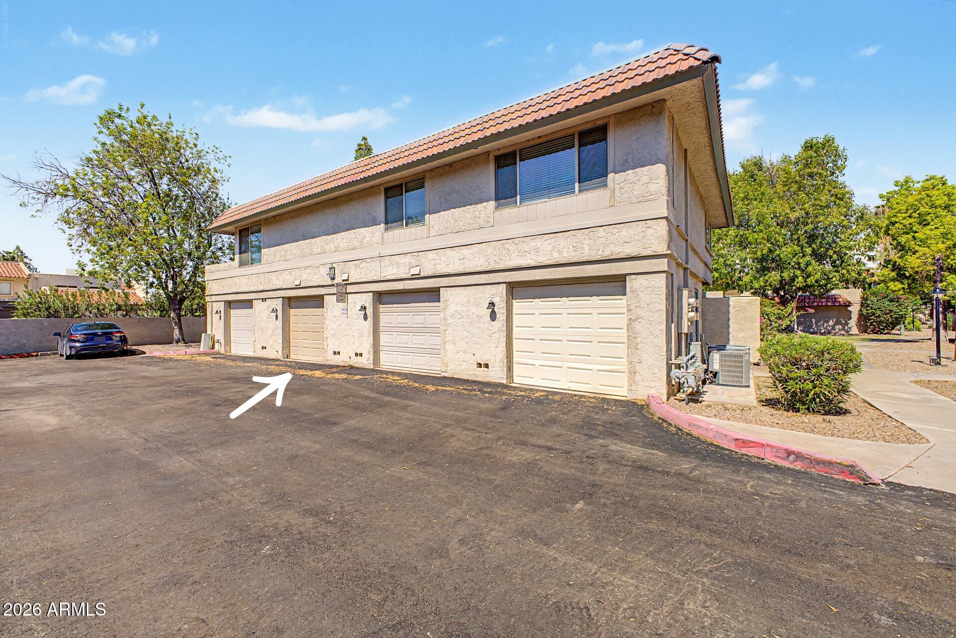 LAKES TRACT G-4 CONDOMINIUM UNITS A1-4 THROUGH Q1- - Residential