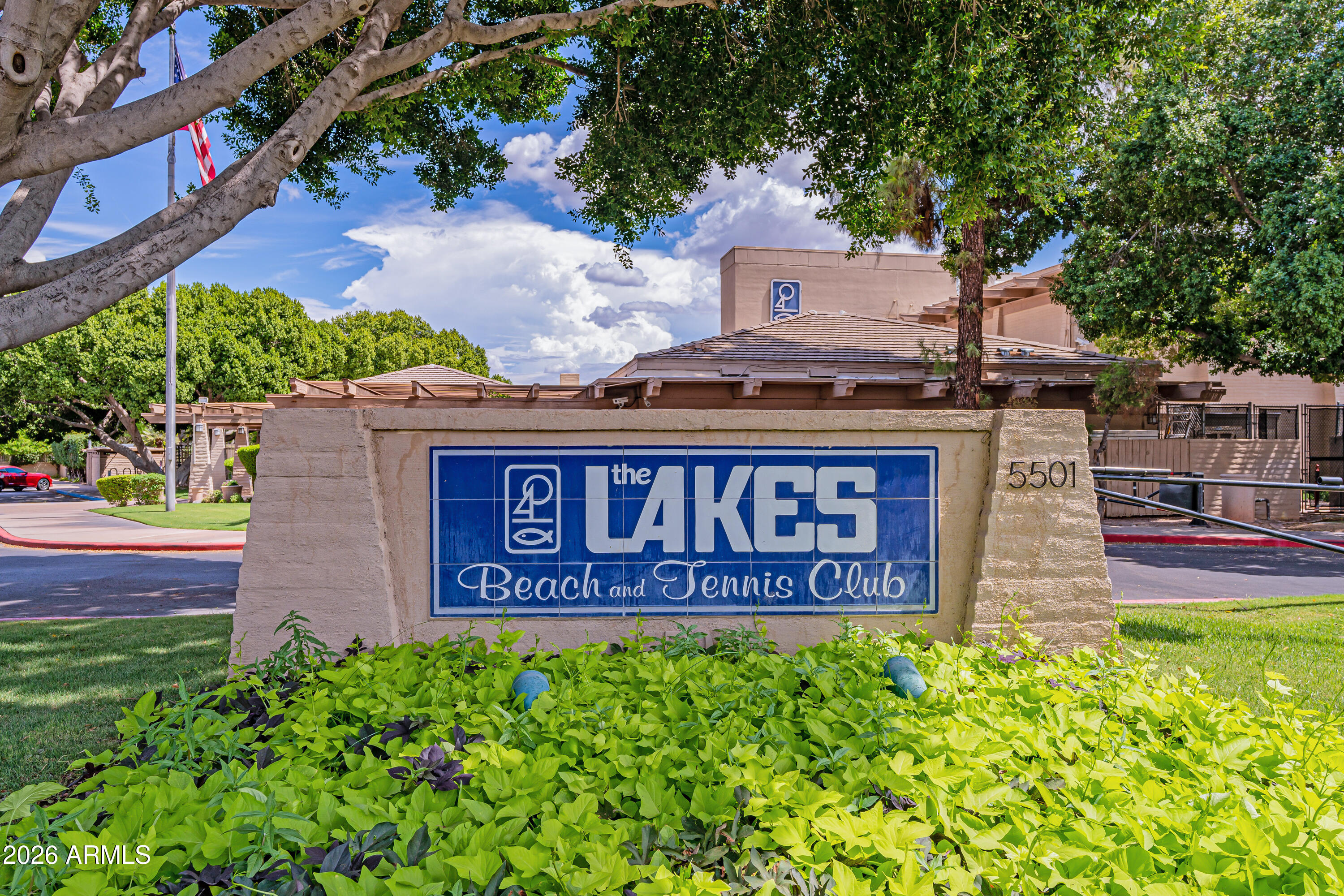 LAKES TRACT G-4 CONDOMINIUM UNITS A1-4 THROUGH Q1- - Residential