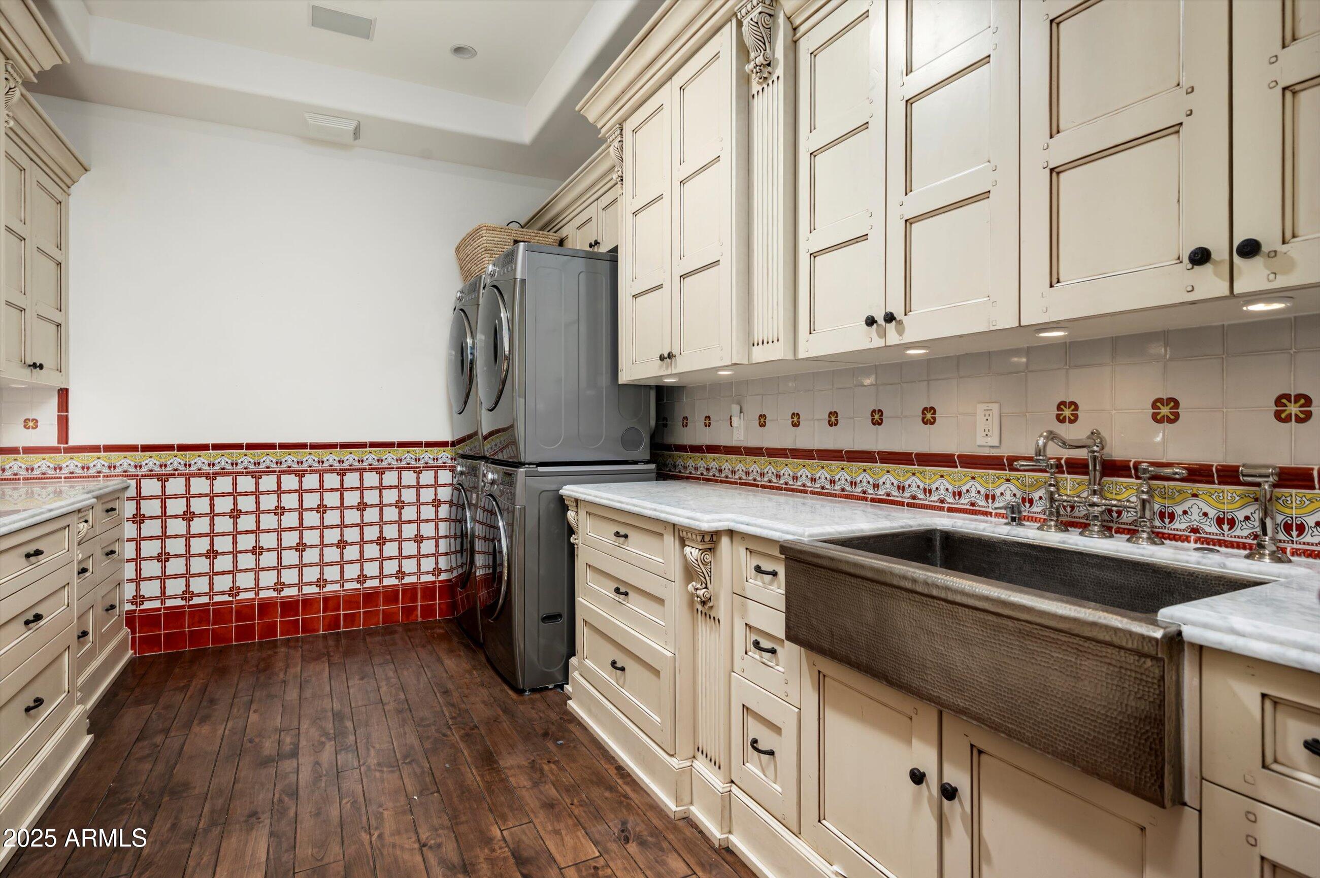 PARADISE HOME ESTATES - Residential
