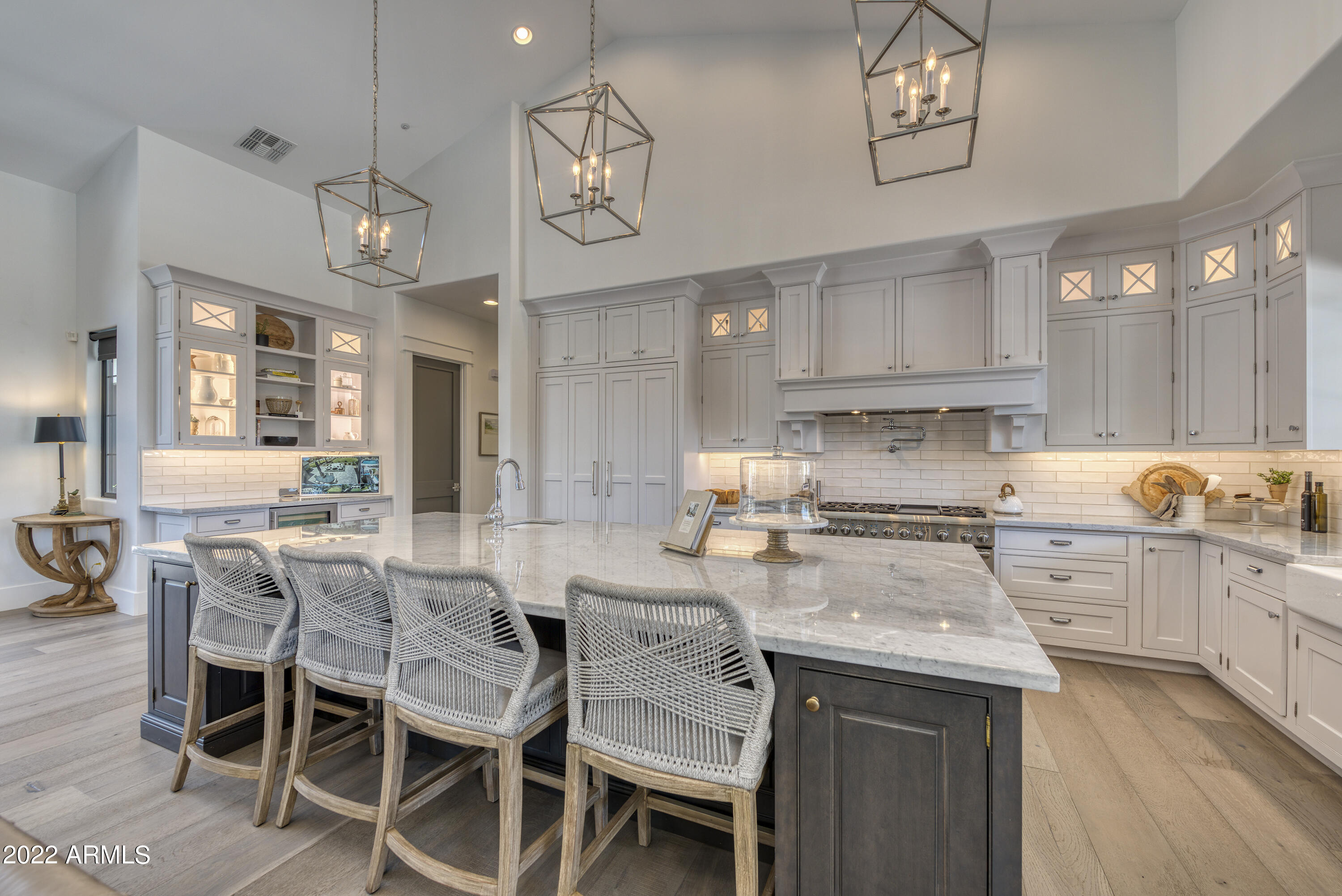 ROYAL VIEW - Residential
