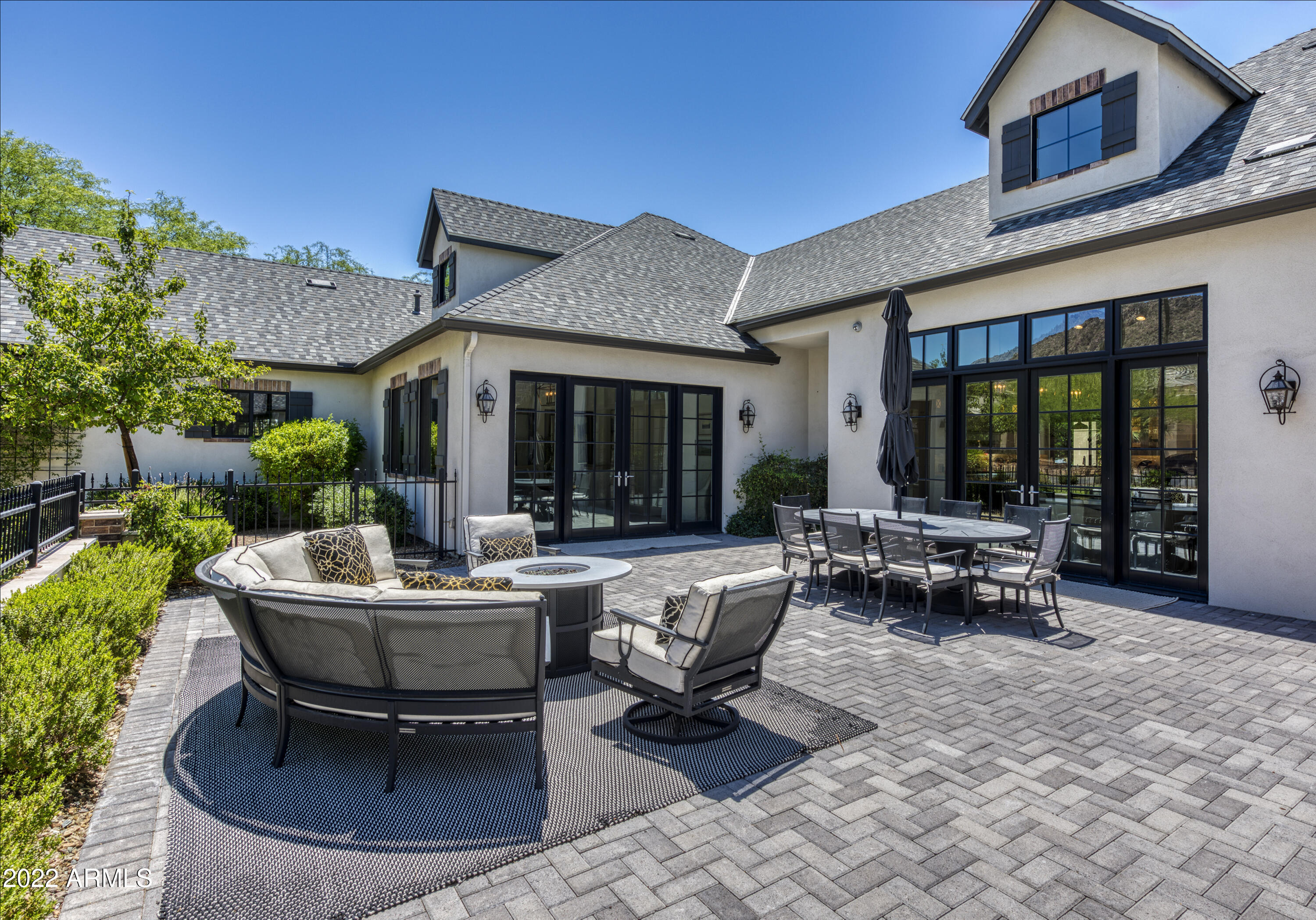 ROYAL VIEW - Residential