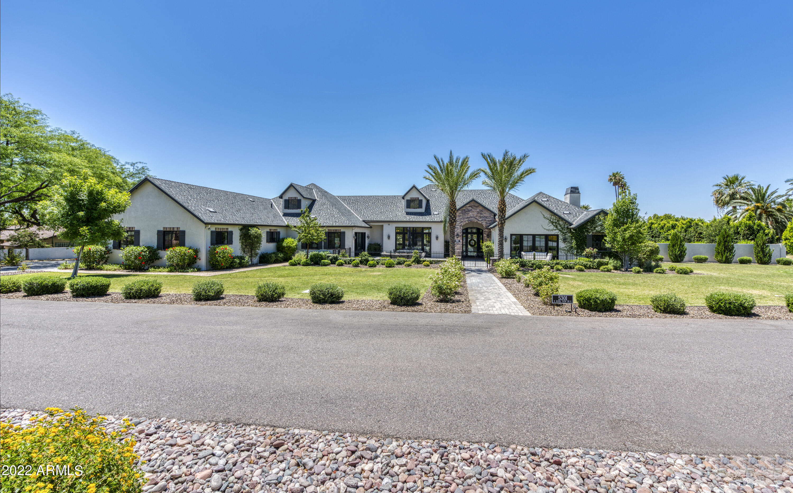 ROYAL VIEW - Residential