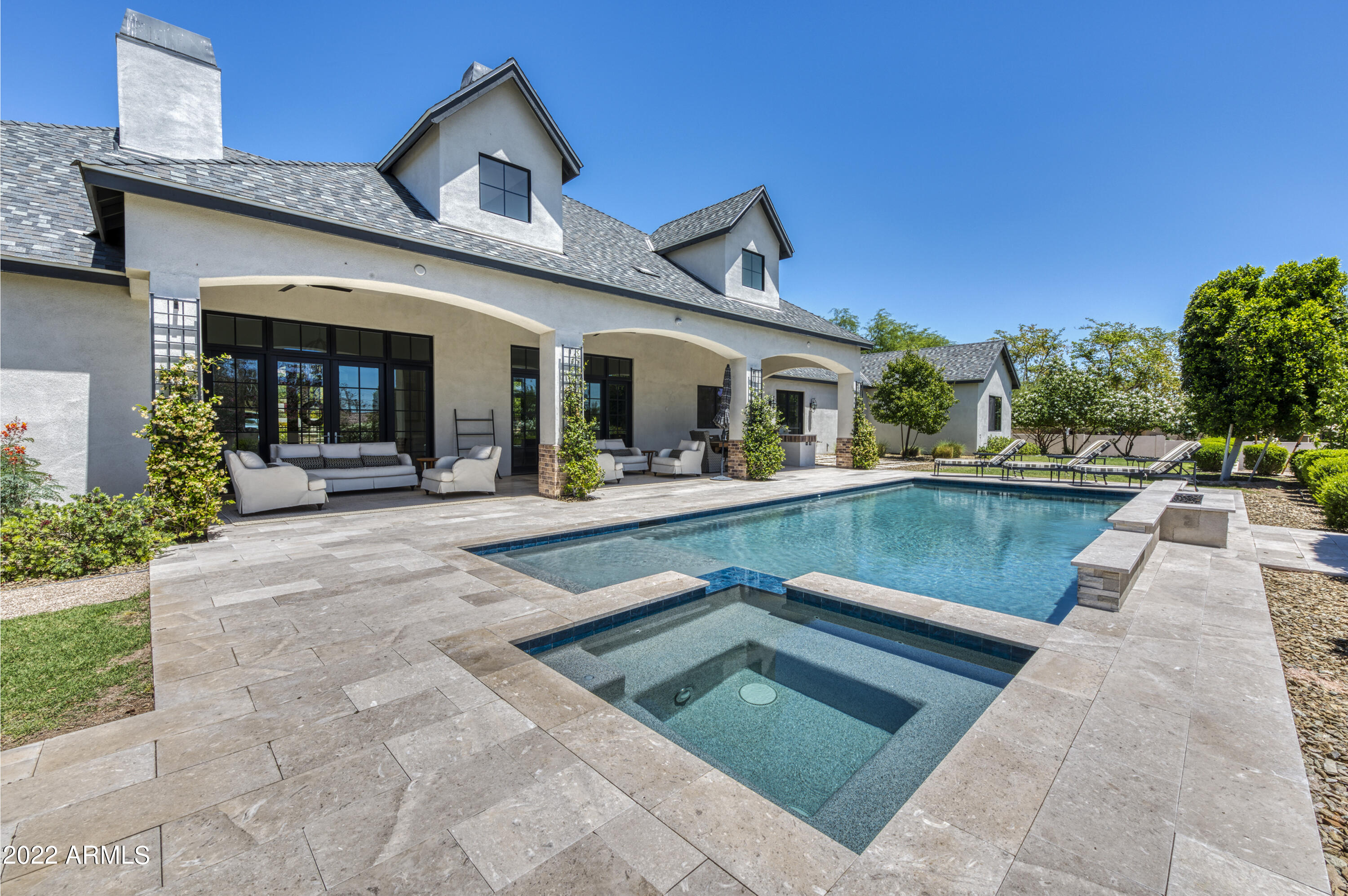 ROYAL VIEW - Residential