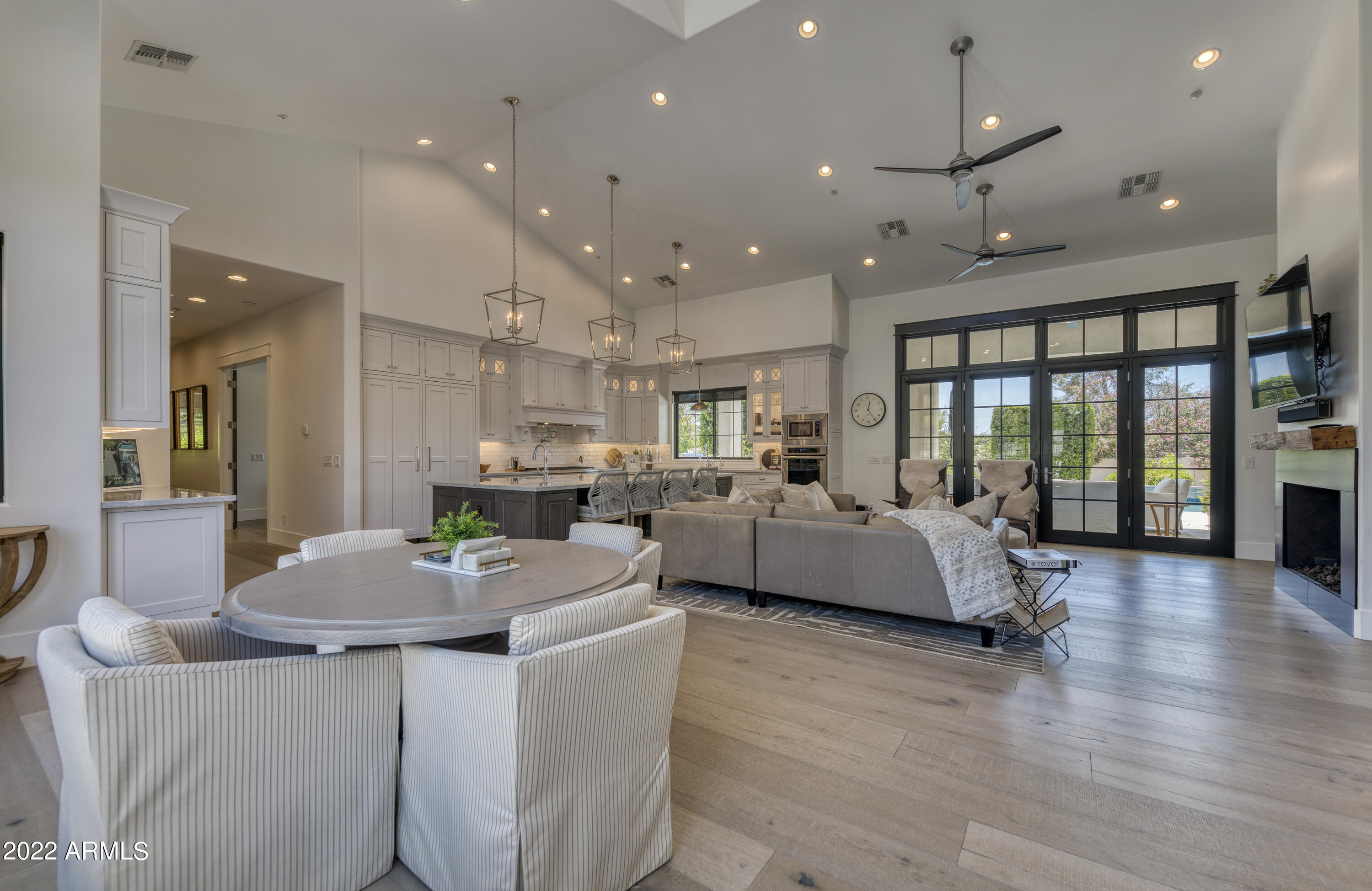 ROYAL VIEW - Residential