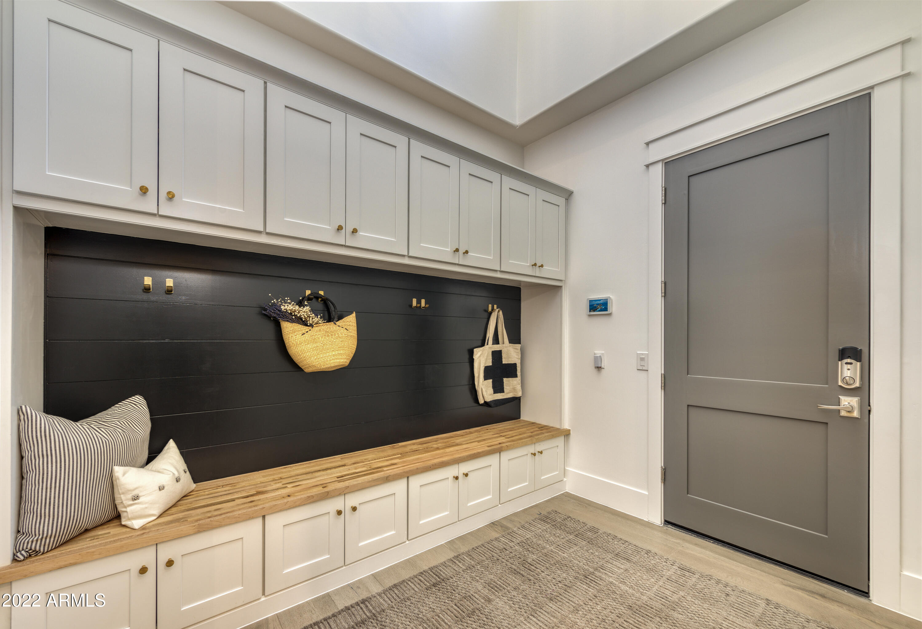 ROYAL VIEW - Residential
