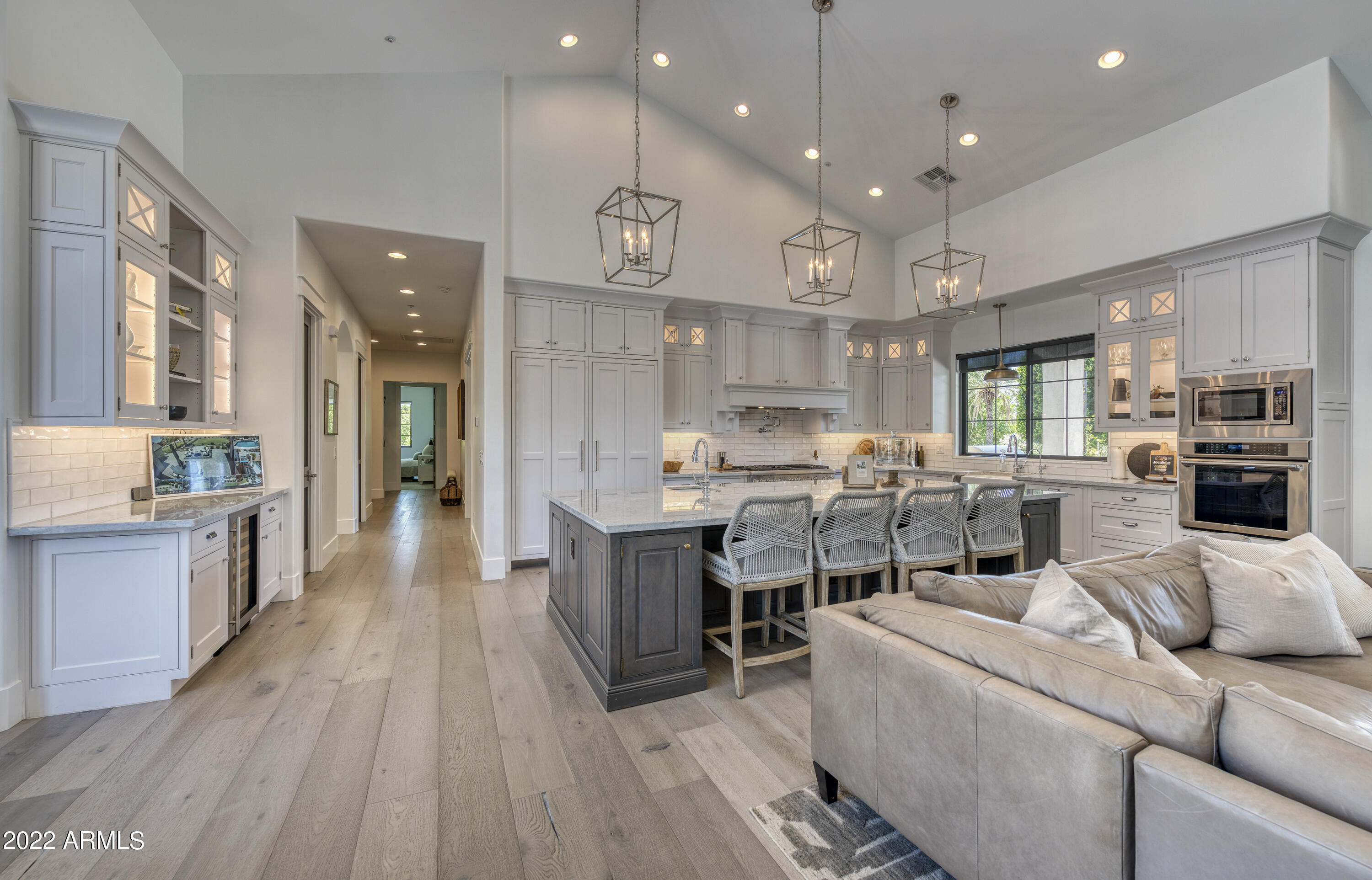 ROYAL VIEW - Residential