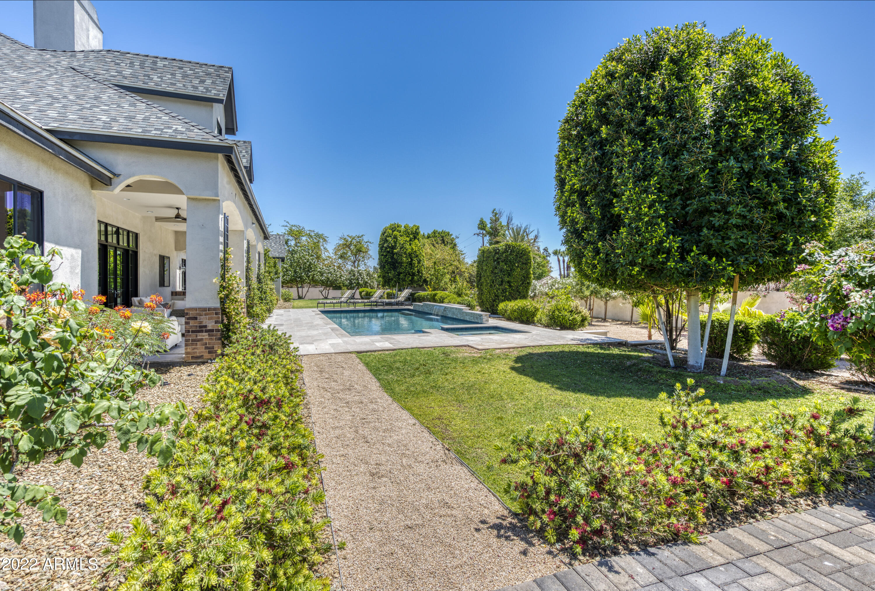 ROYAL VIEW - Residential