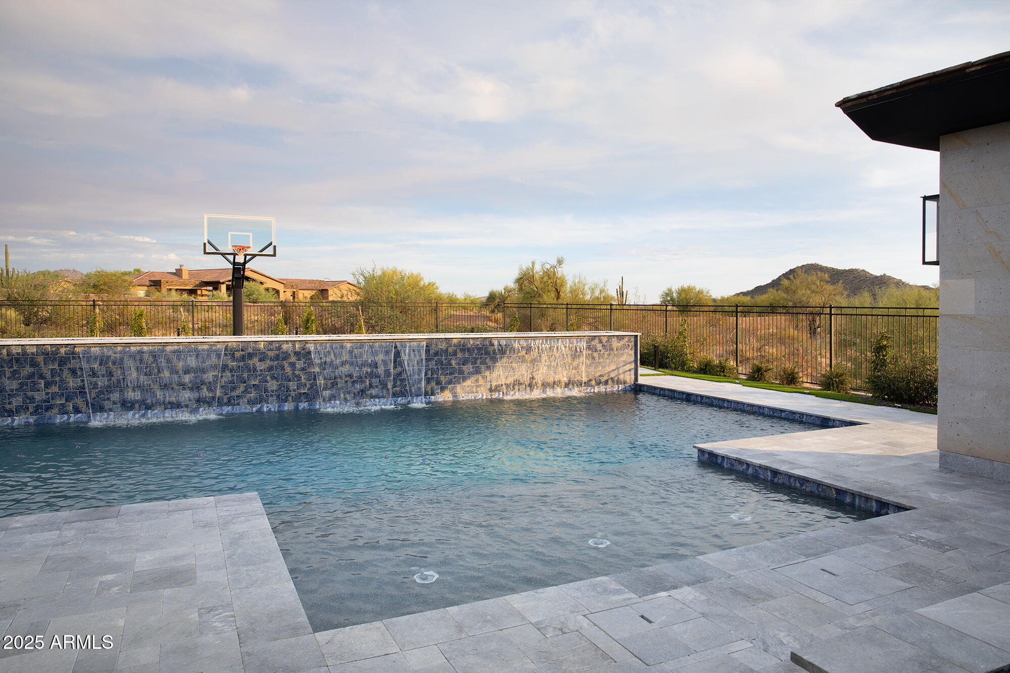 WHISPER ROCK UNIT 3 - Residential