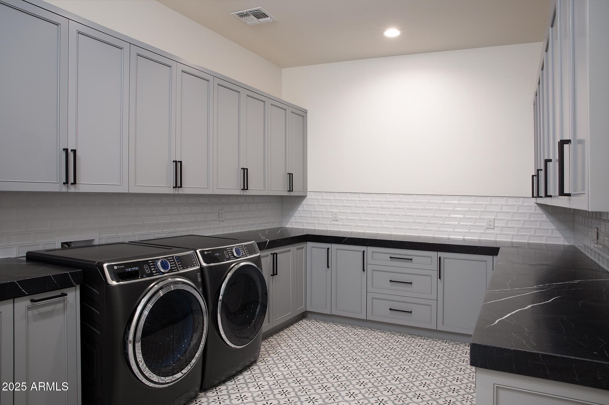 WHISPER ROCK UNIT 3 - Residential