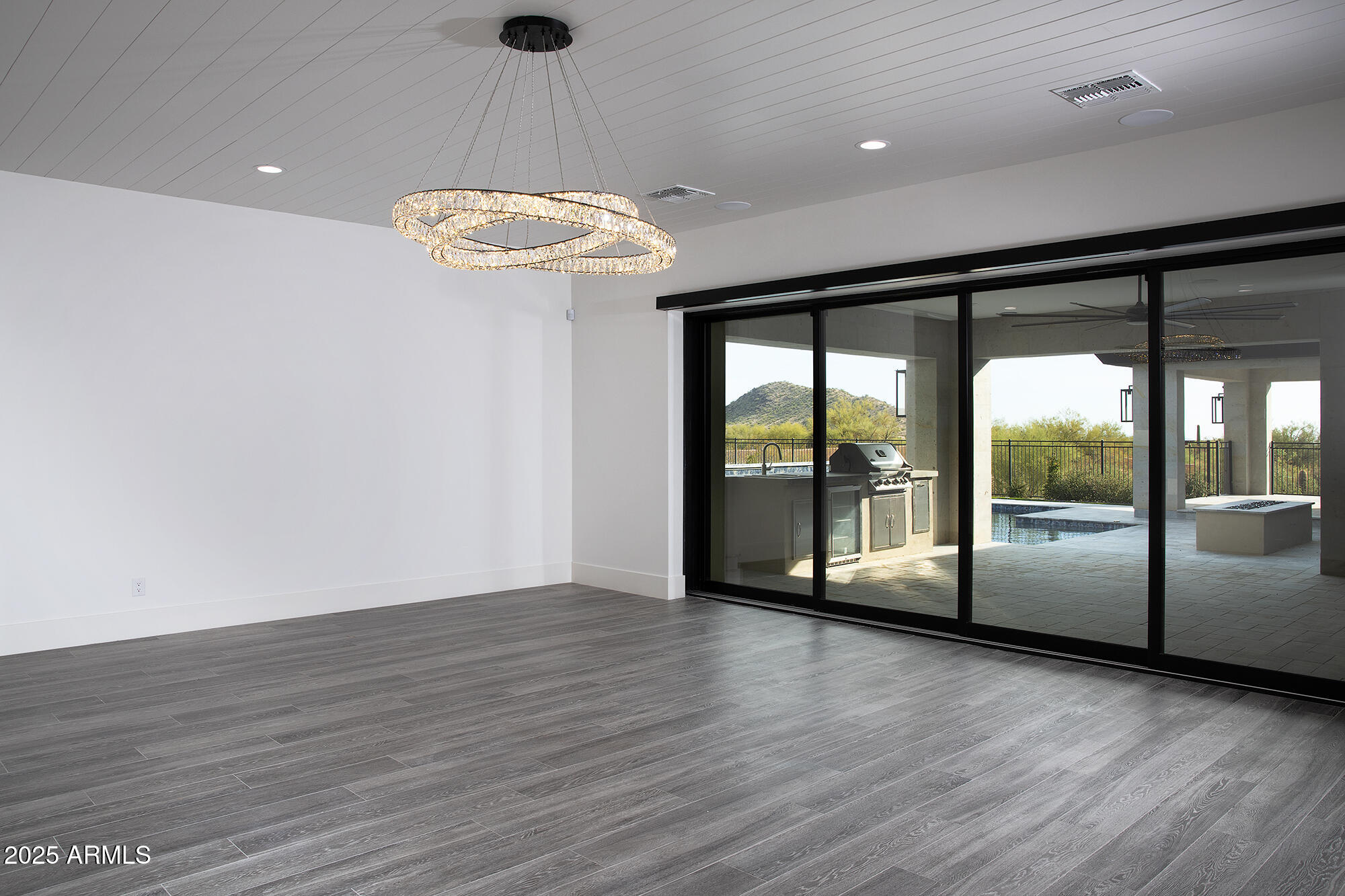 WHISPER ROCK UNIT 3 - Residential