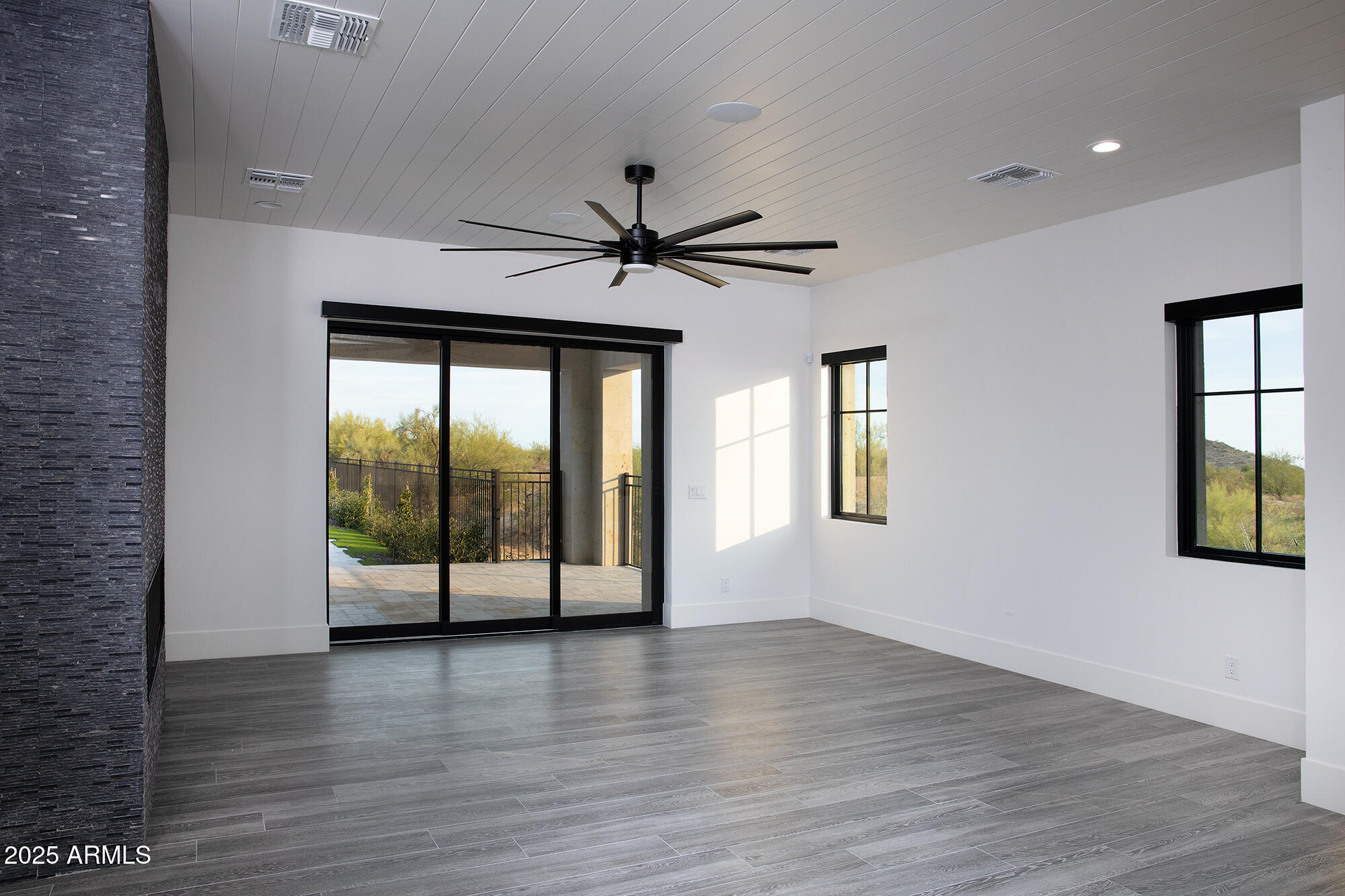WHISPER ROCK UNIT 3 - Residential