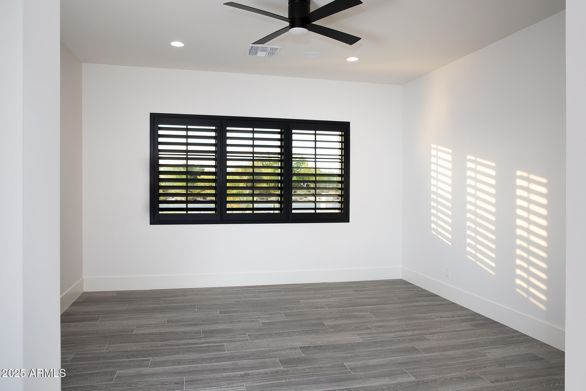 WHISPER ROCK UNIT 3 - Residential