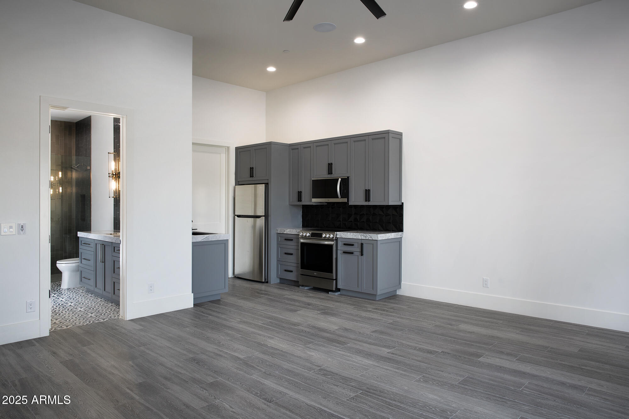 WHISPER ROCK UNIT 3 - Residential